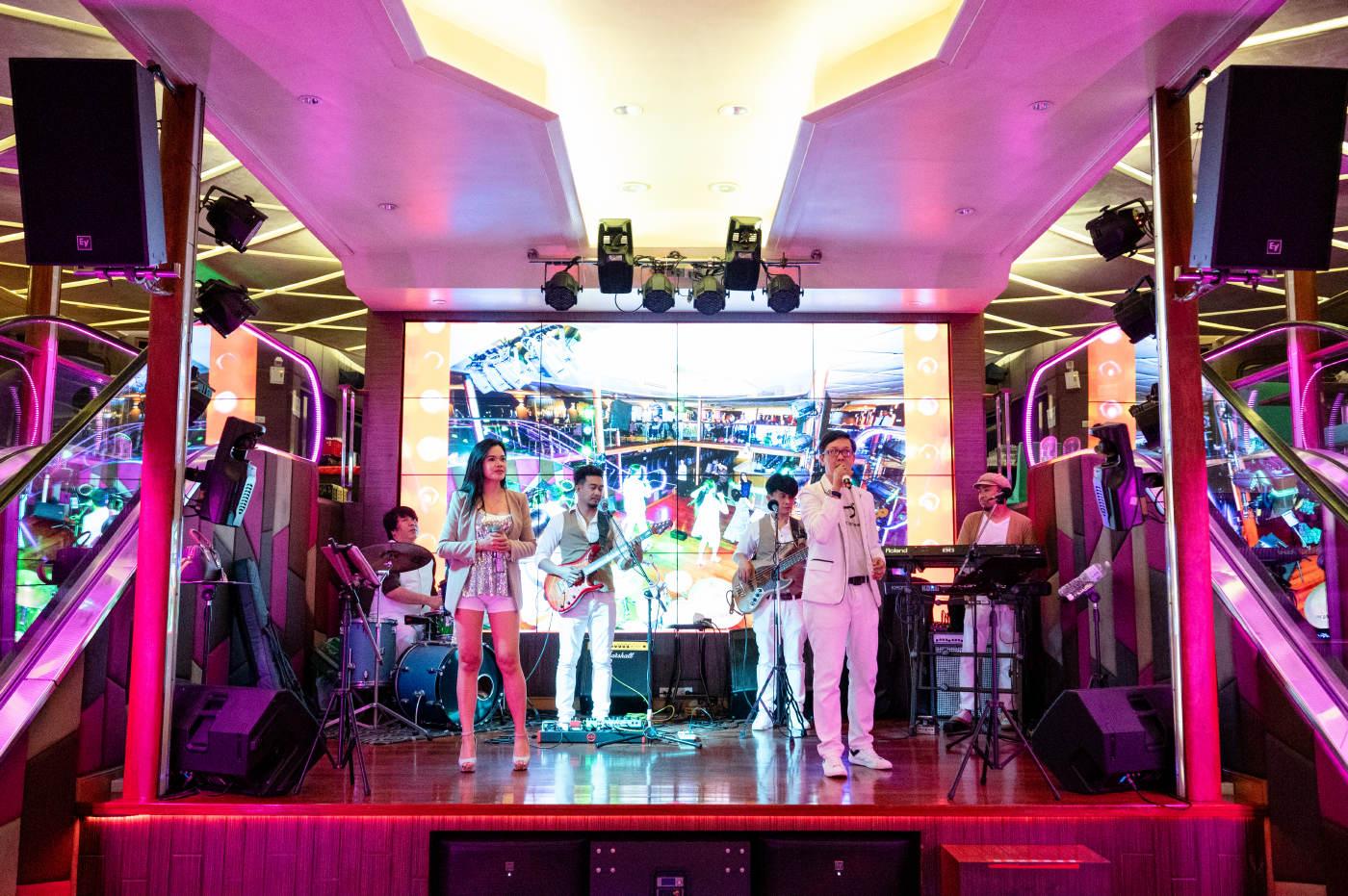 Wonderful Pearl Luxury Dinner Cruise on the Chao Phraya