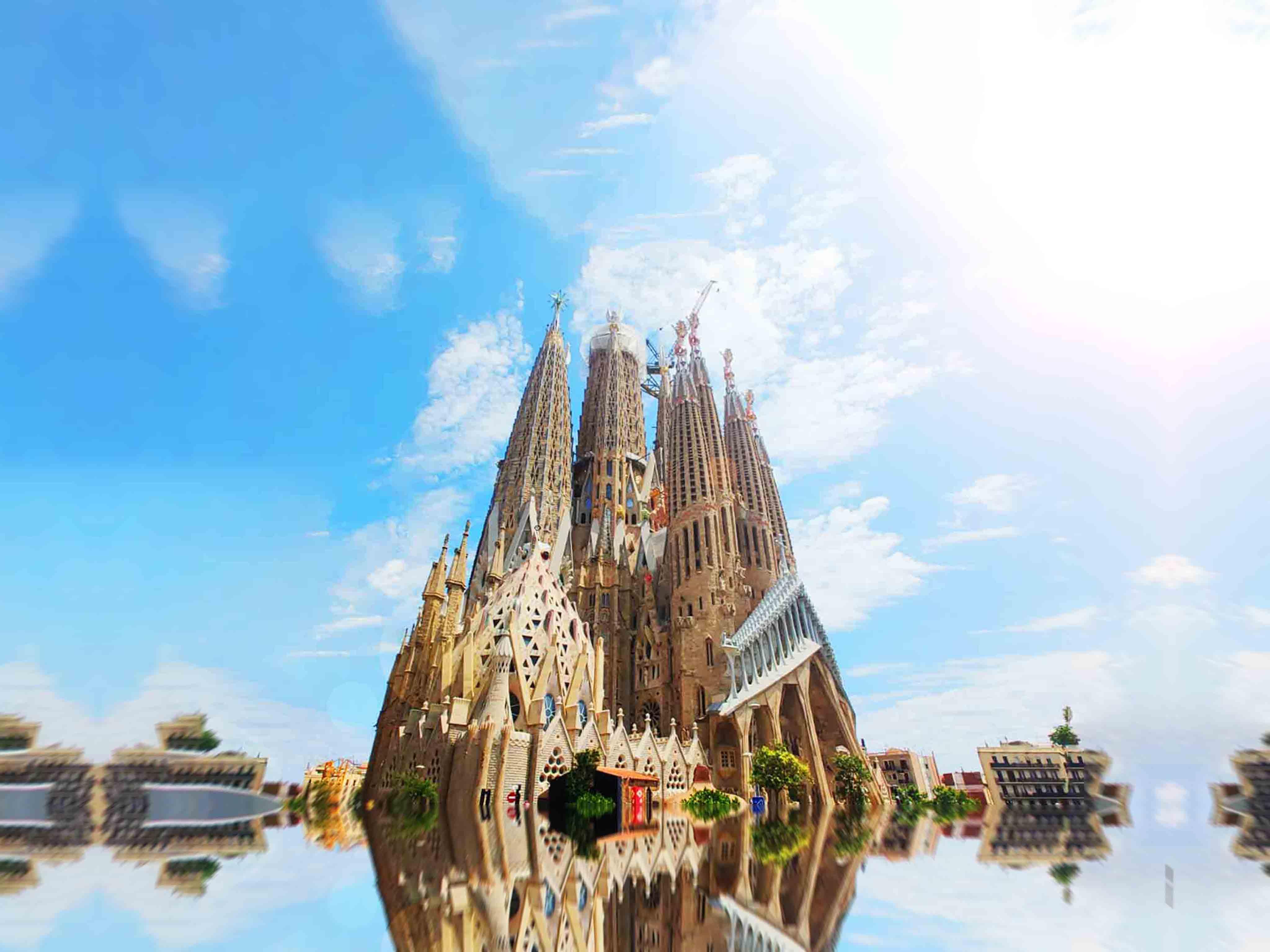 Barcelona Gaudí tours — Sagrada Família interior, Park Güell mosaics, Casa Batlló and La Pedrera — image 40