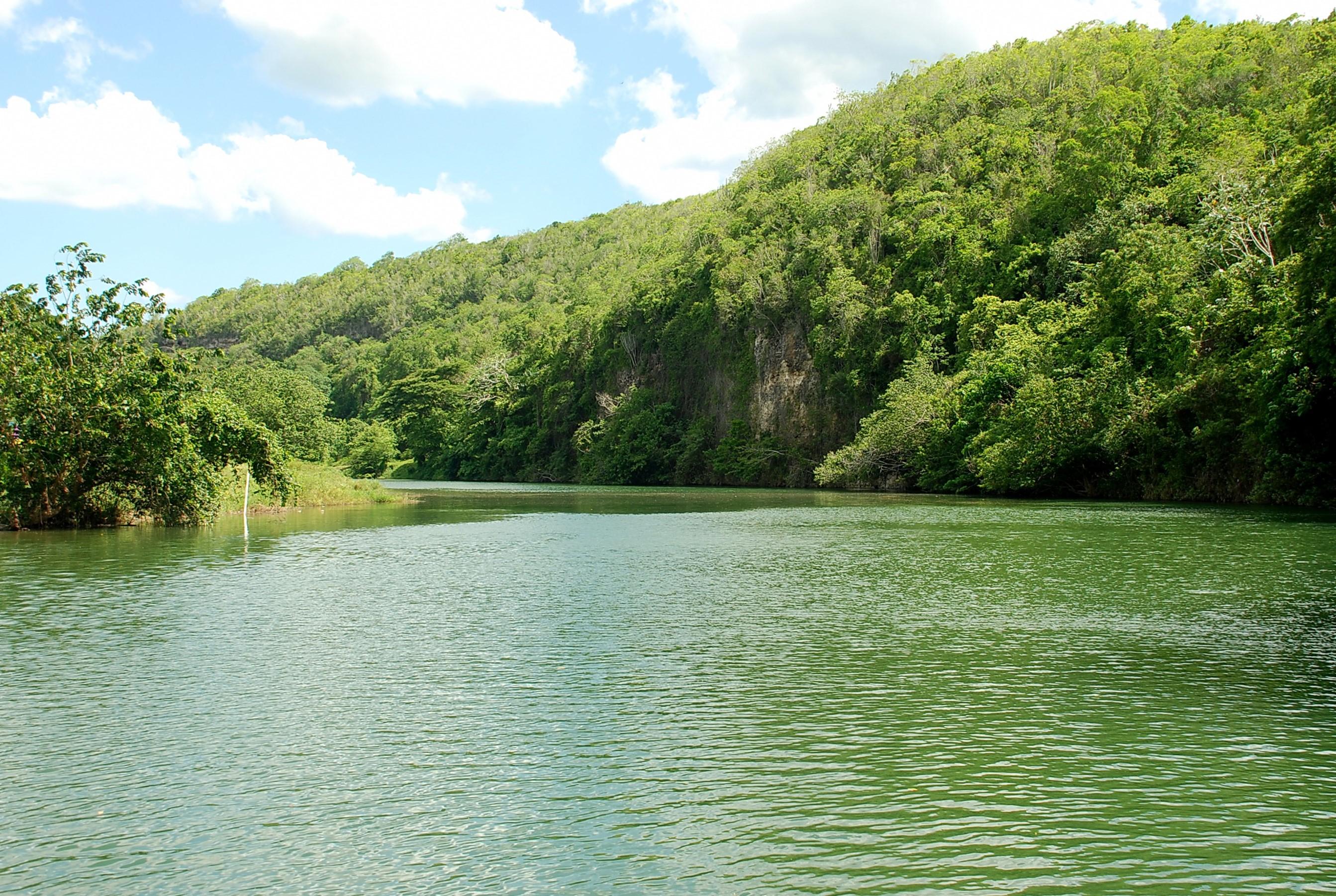 Catalina Island Snorkeling & Chavon River Day Tour from Punta Cana