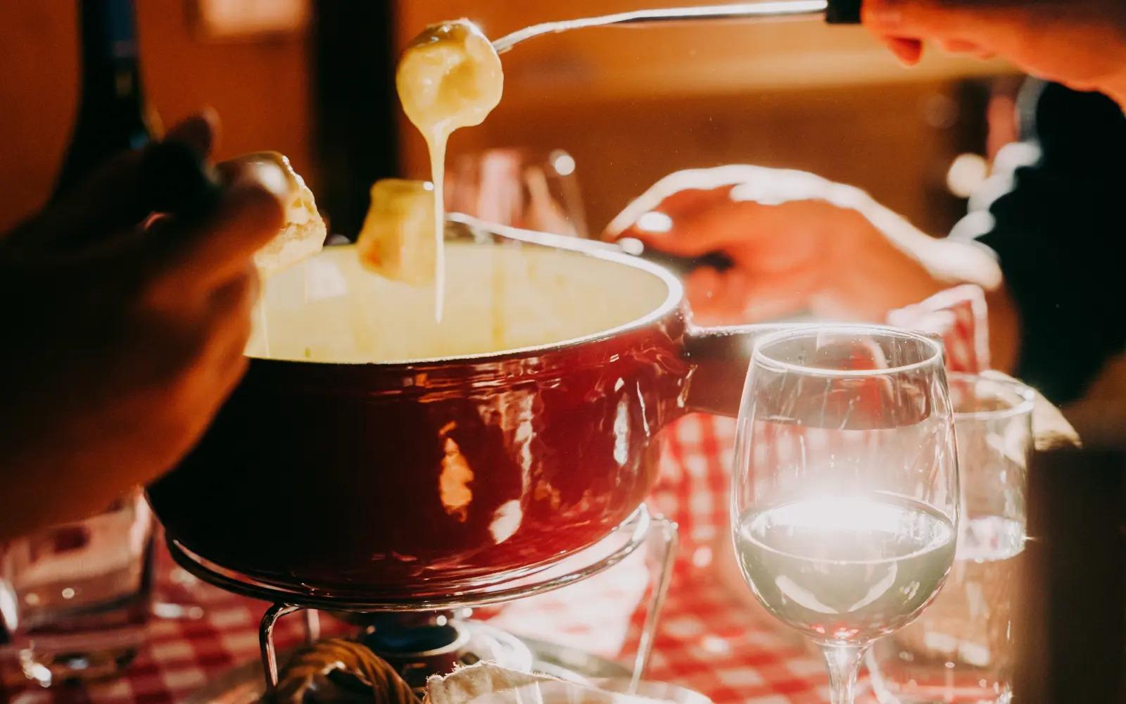 De Luxe Witch'eese Fondue Hut Experience