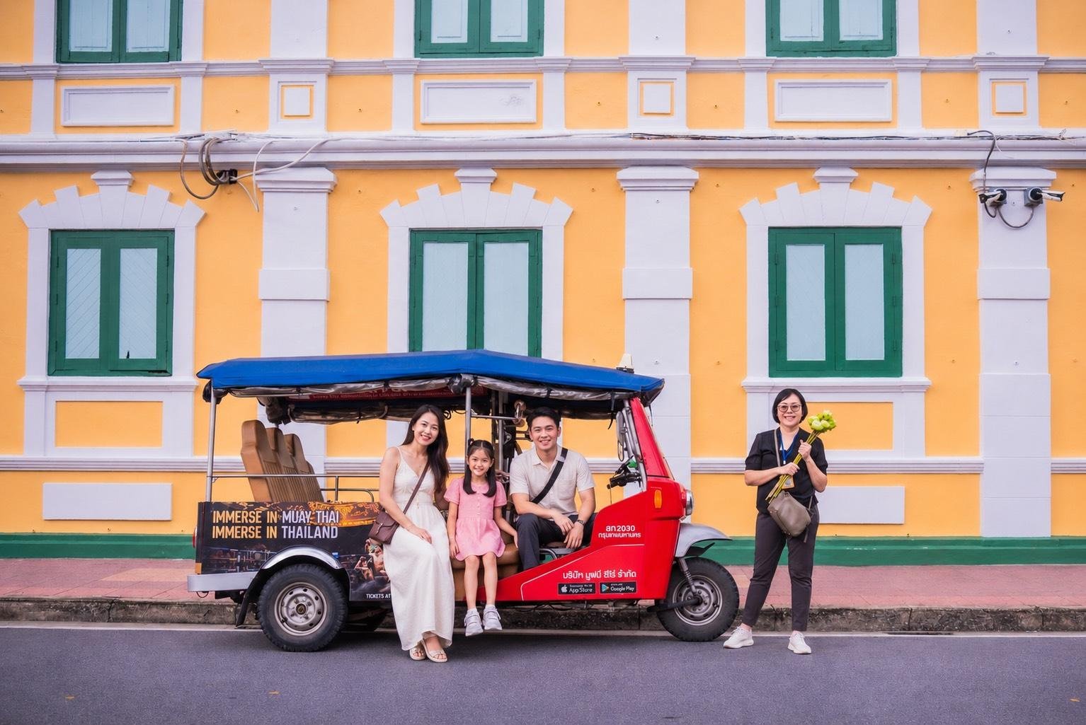 Bangkok Old City Electric Tuk-Tuk Tour with Local Guide