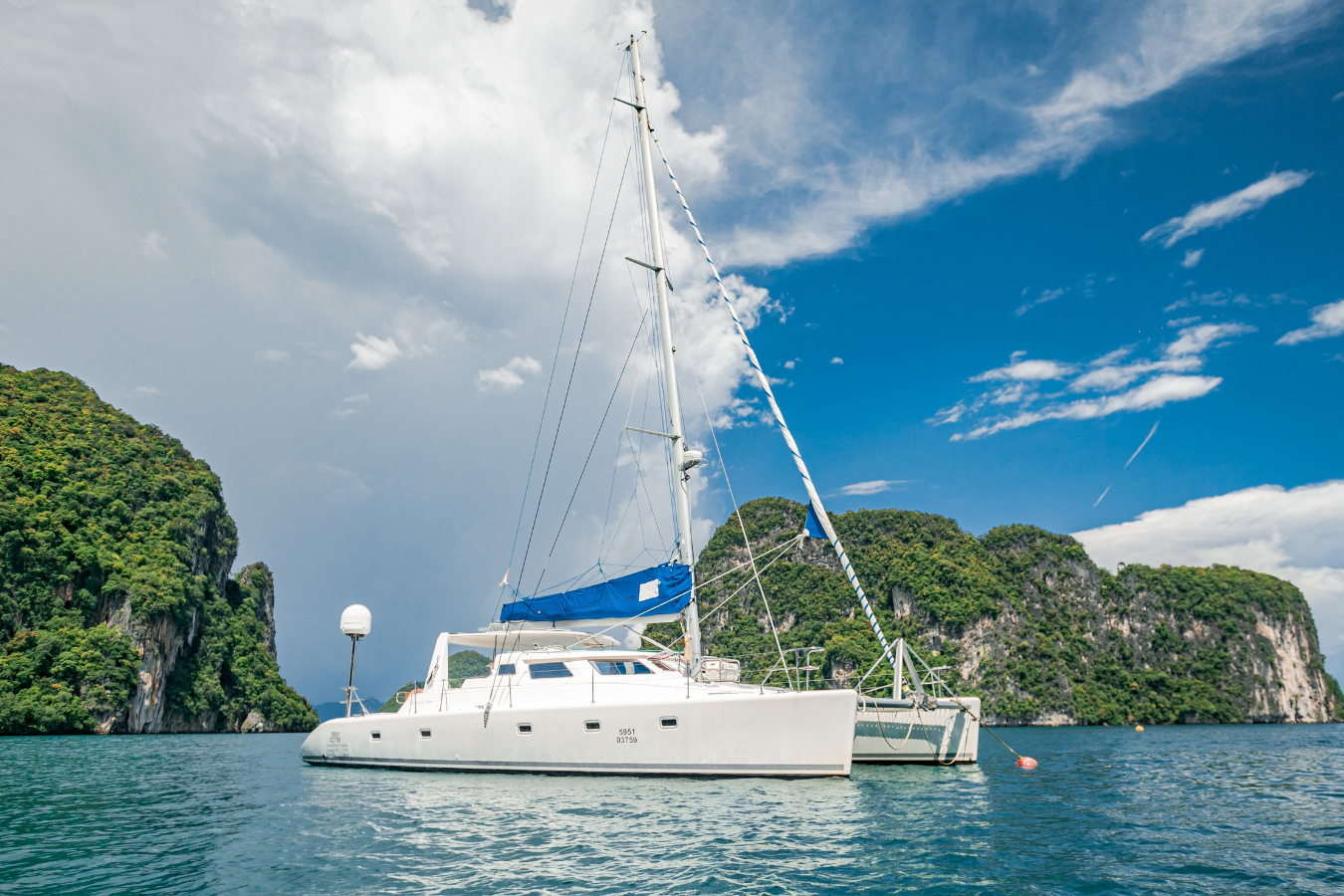 Private Luxury Catamaran Excursion to Coral and Maiton Islands