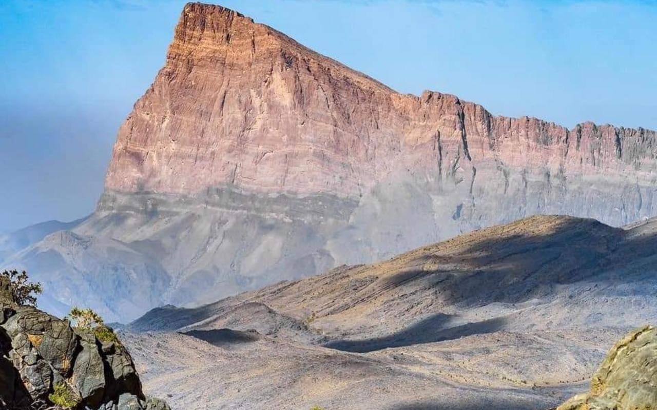 Nizwa Fort, Ancient Souk & Jebel Shams Canyon Full-Day Tour