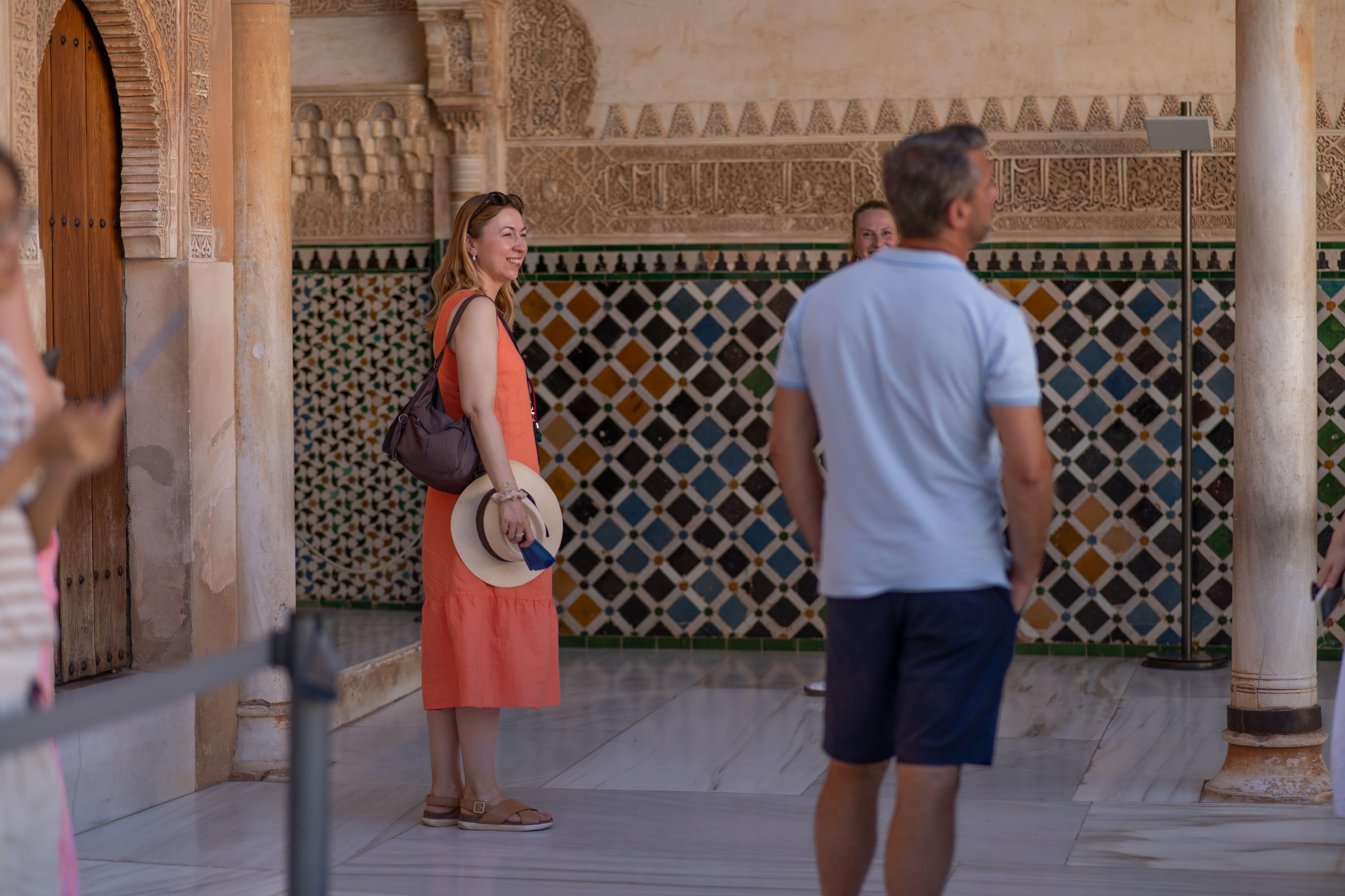 Alhambra: Private Guided Tour with Nasrid Palaces Tickets