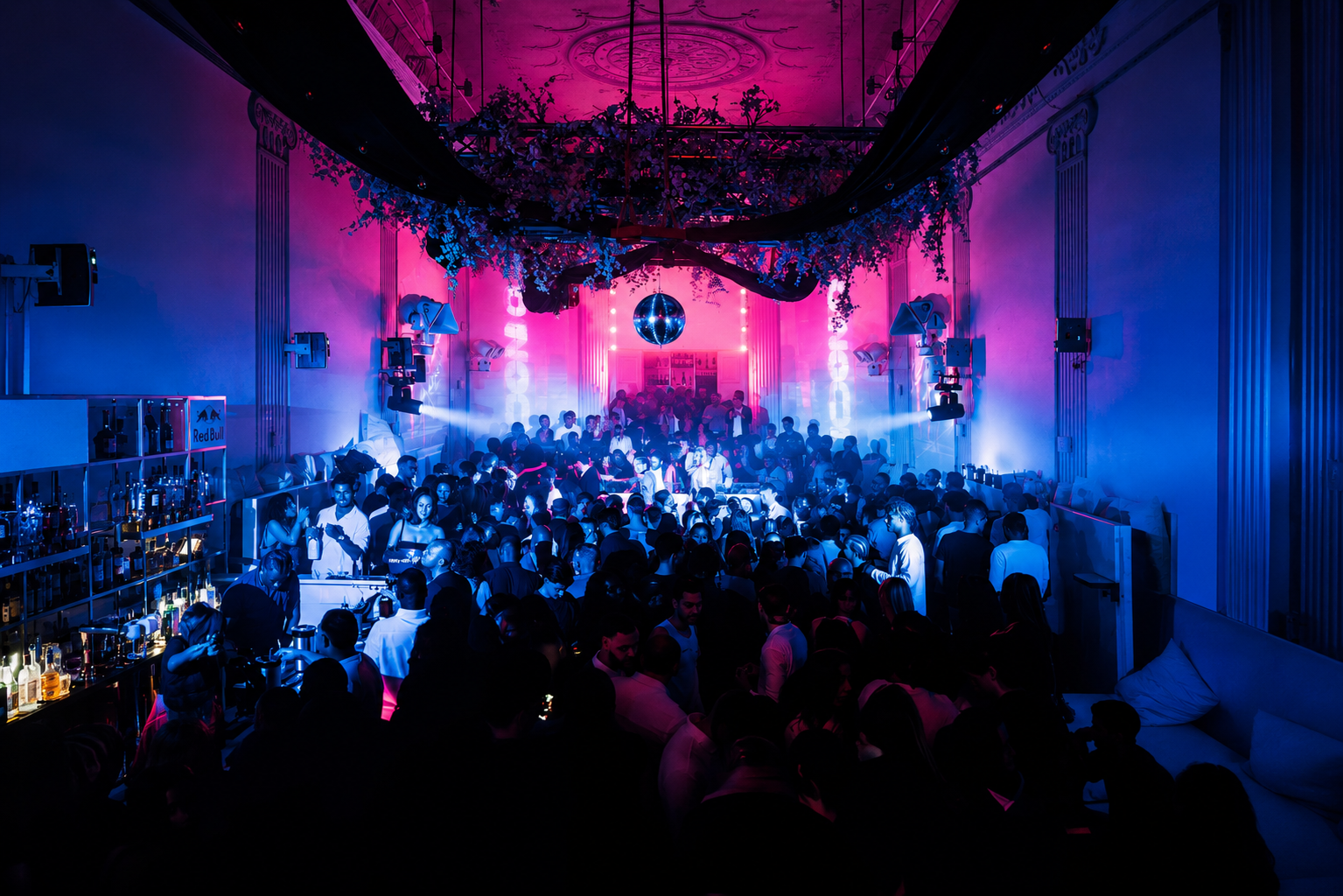 Supperclub Amsterdam: Nightclub Entry with Unlimited Drinks