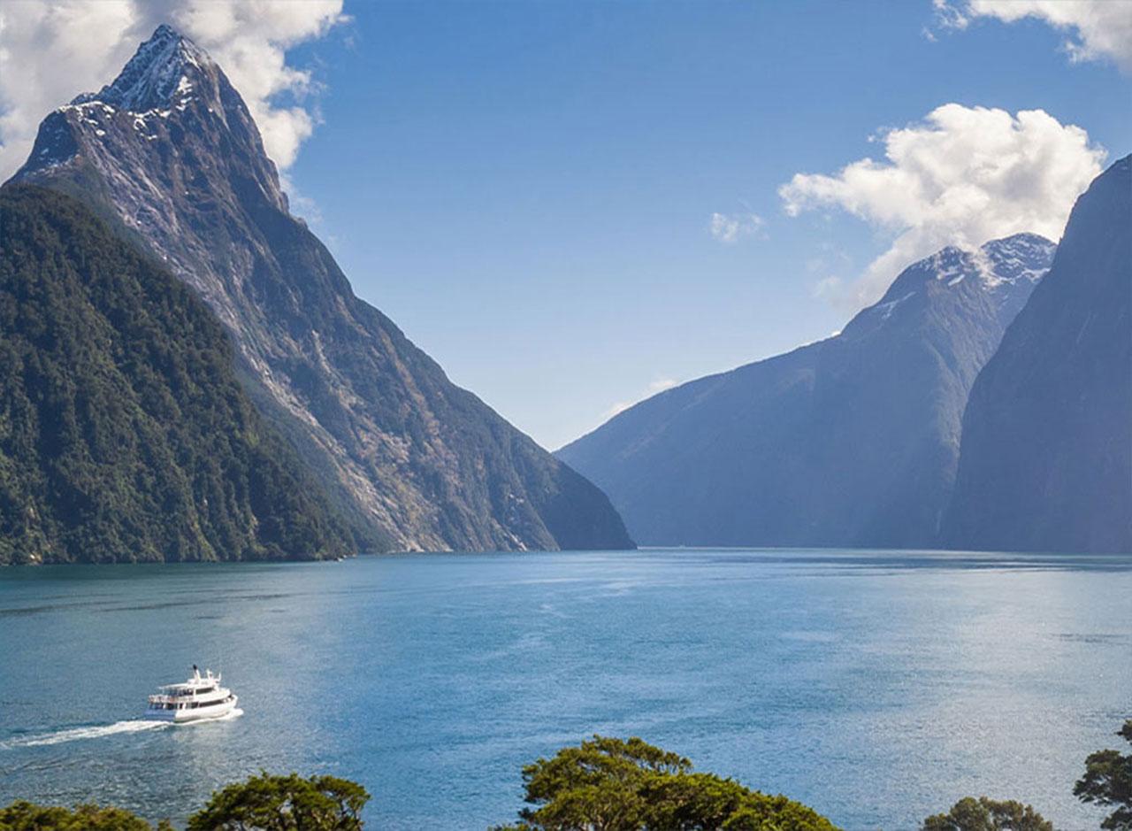 Milford Sound Small-Group Day Tour from Te Anau