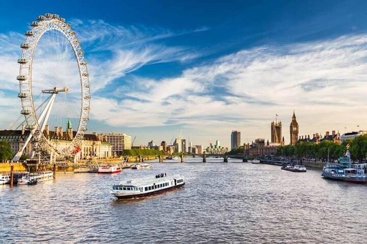 Private Harry Potter Film Sites & Thames Cruise