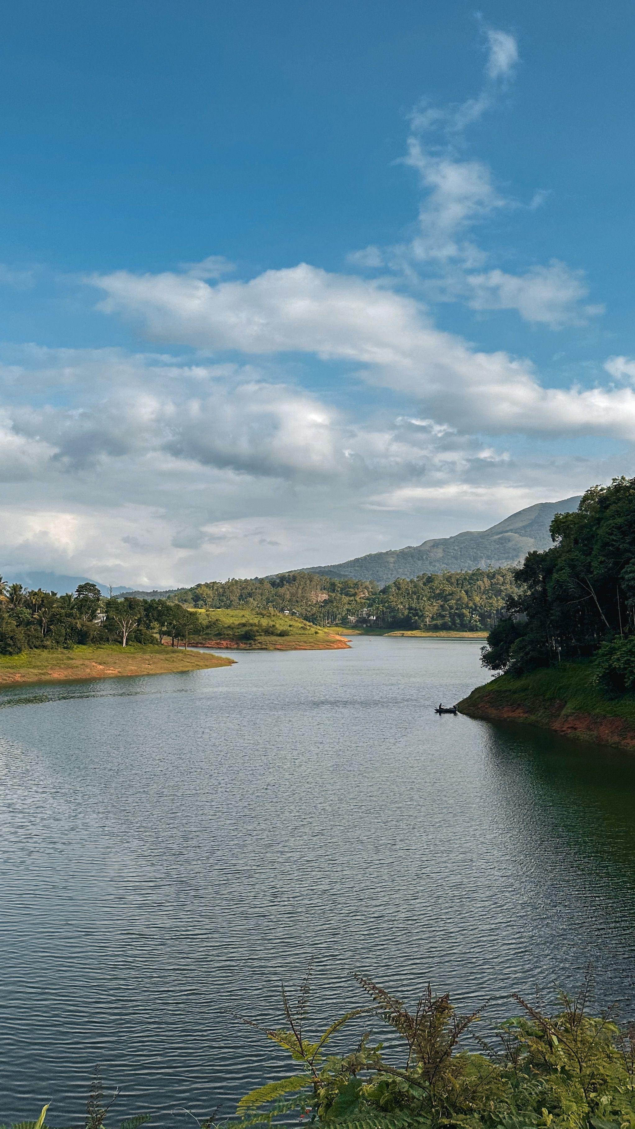 5-Day Kerala Escape: Munnar Hills, Thekkady Wildlife & Alleppey Houseboat