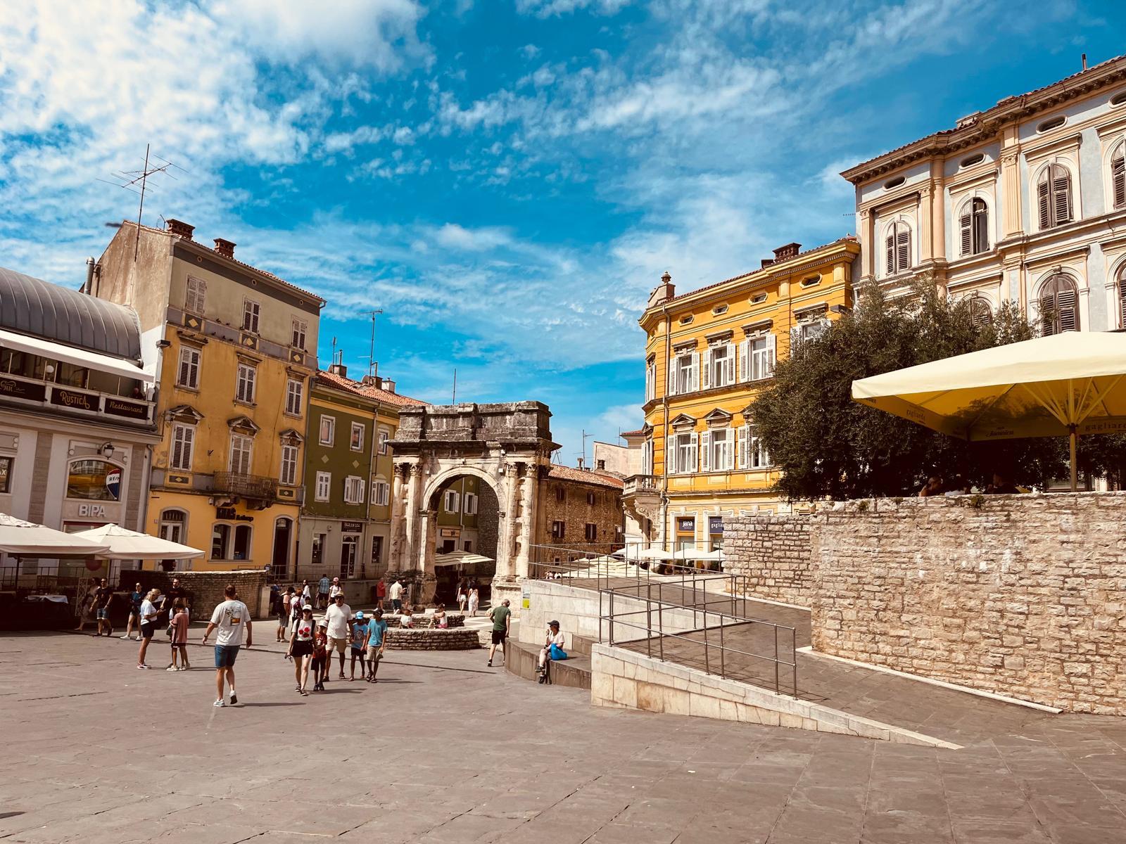 Private Pula Historical Walking Tour with Arena Access