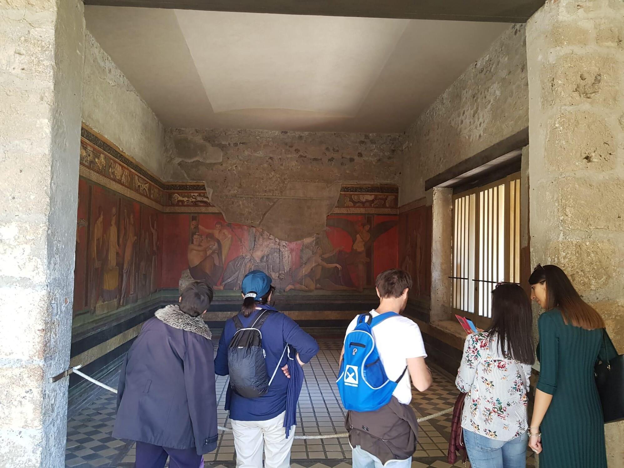 Pompeii & Oplontis with Archaeologist from Naples