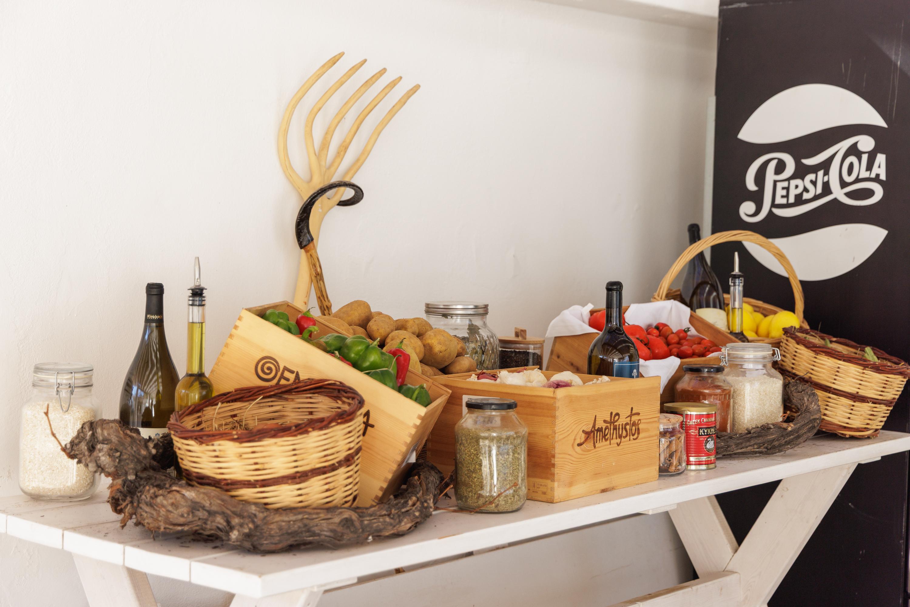 Santorini: Cooking Class with Lunch and Wine Tasting