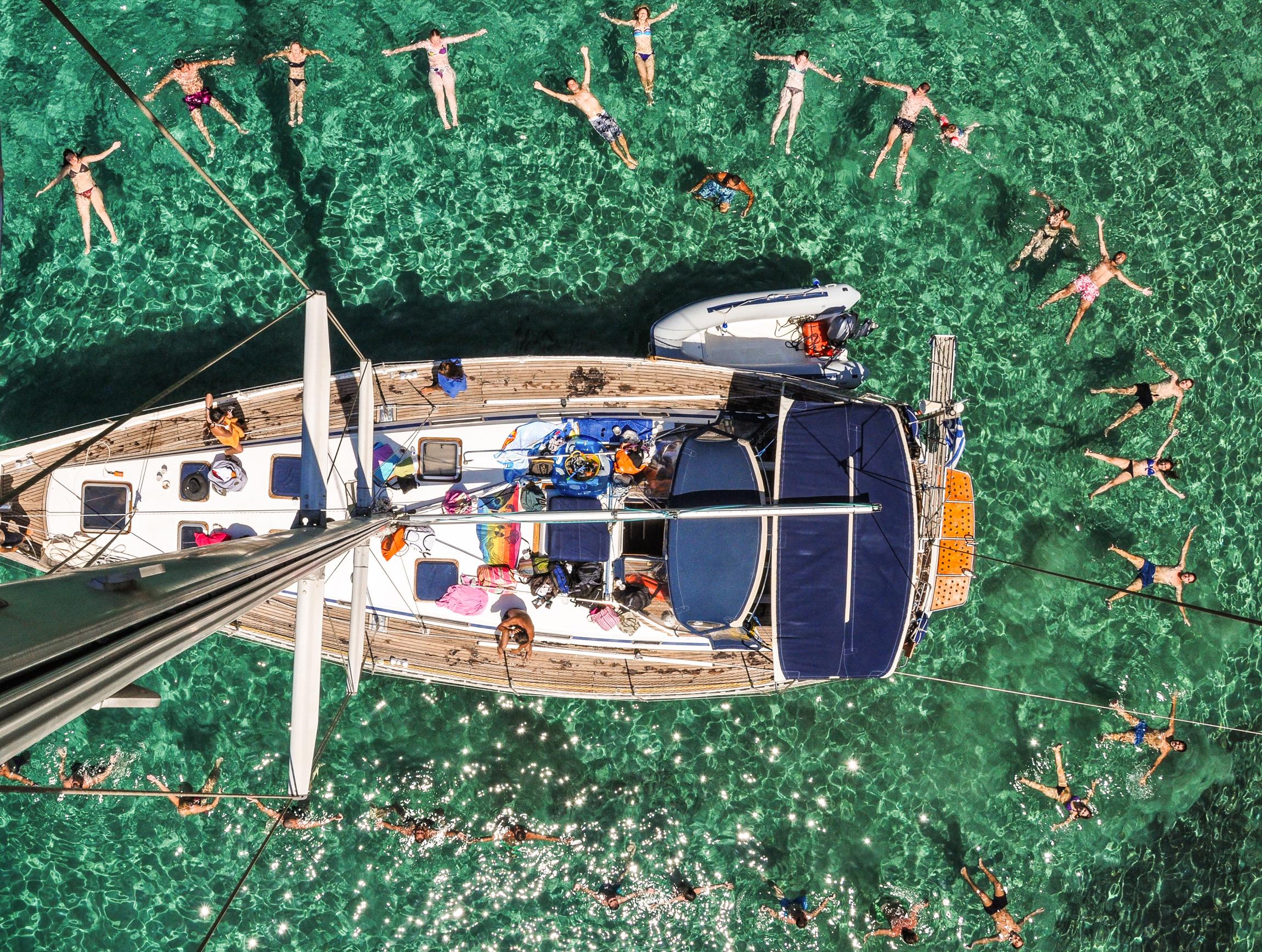 Milos & Polyaigos Full-Day Sailboat Tour with Lunch