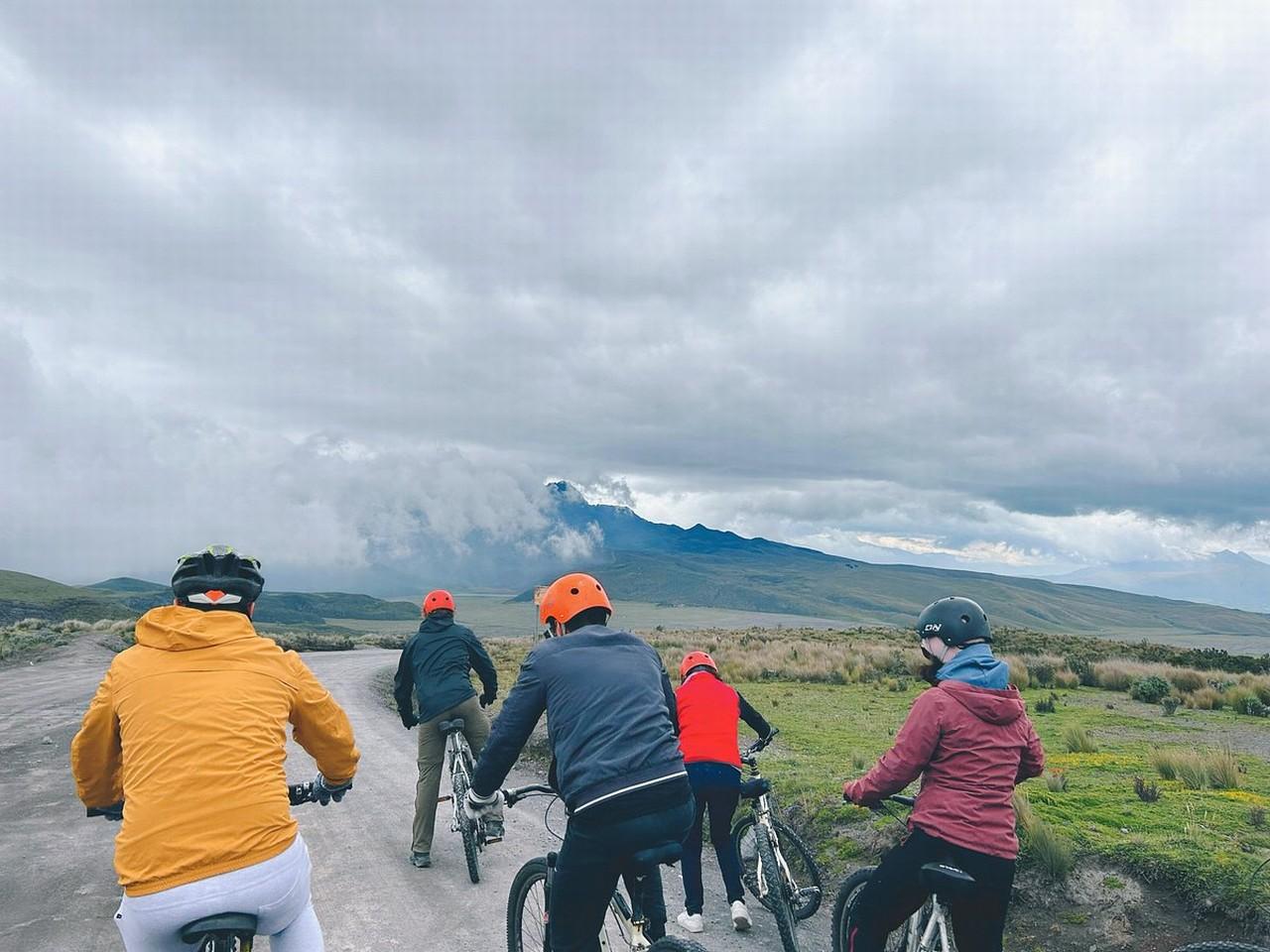 Cotopaxi Volcano & Limpiopungo Lagoon Day Trip from Quito