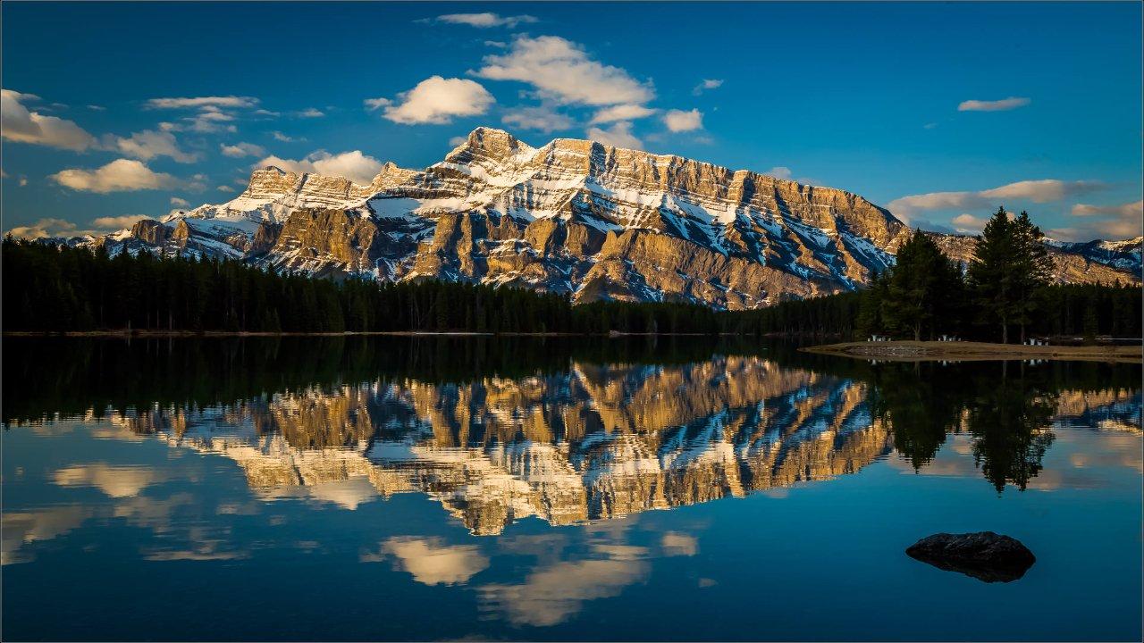Banff Upper Hot Springs Sulphur Mountain mineral pool Rocky Mountains — image 14