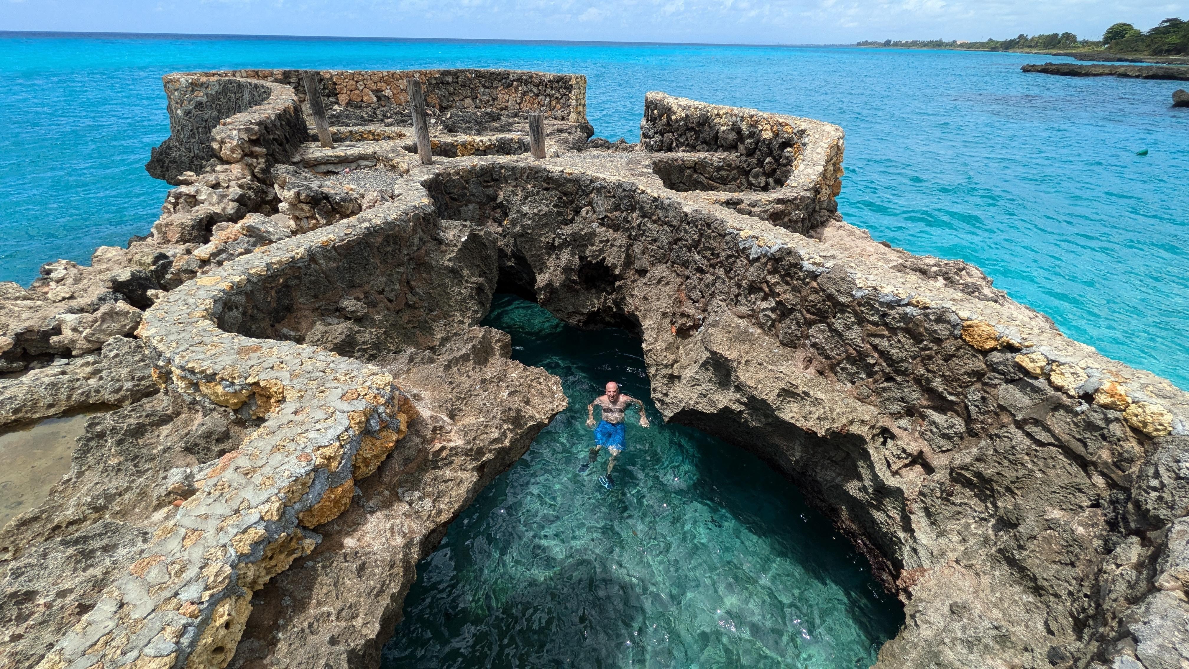 Santo Domingo Full-Day Highlights: Caves, Lighthouse, and Beaches