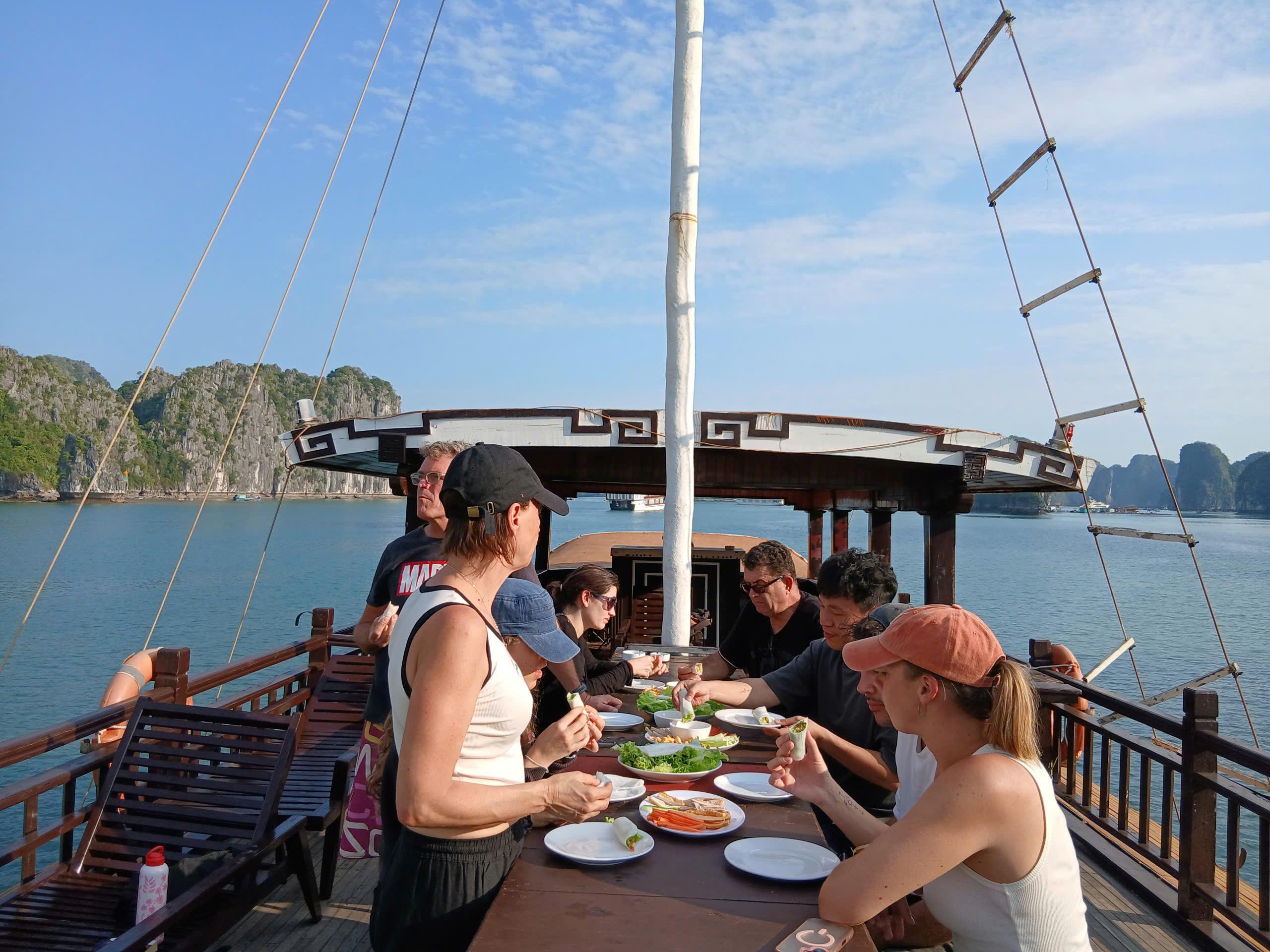 Full-Day Lan Ha Bay Cruise: Kayaking & Floating Villages from Hanoi or Cat Ba