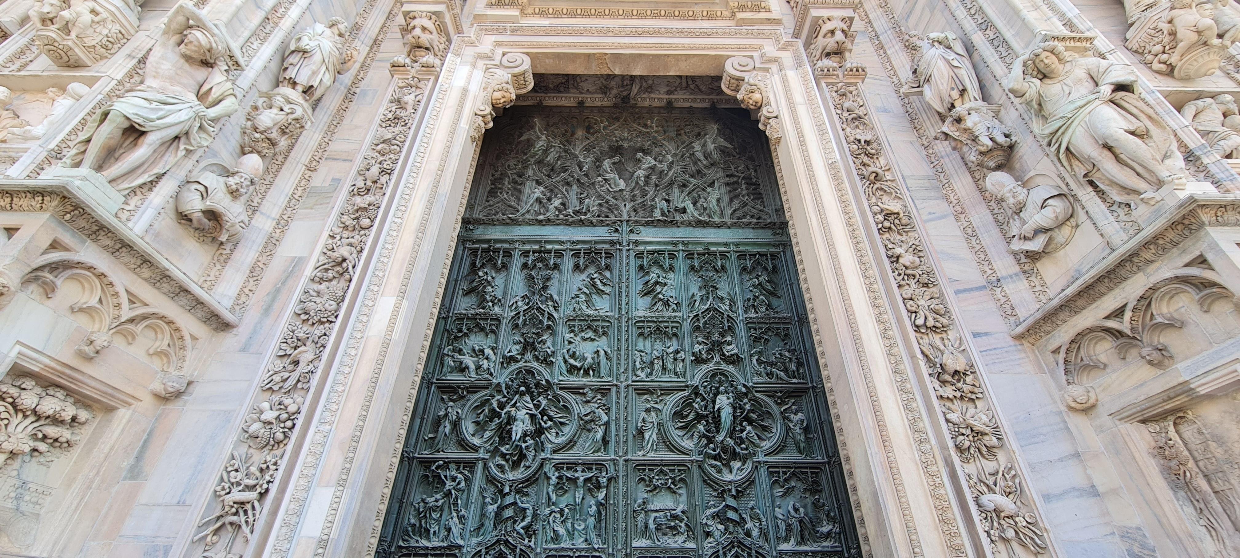 Milan Duomo Skip-the-Line Guided Tour with Rooftop Lift Access