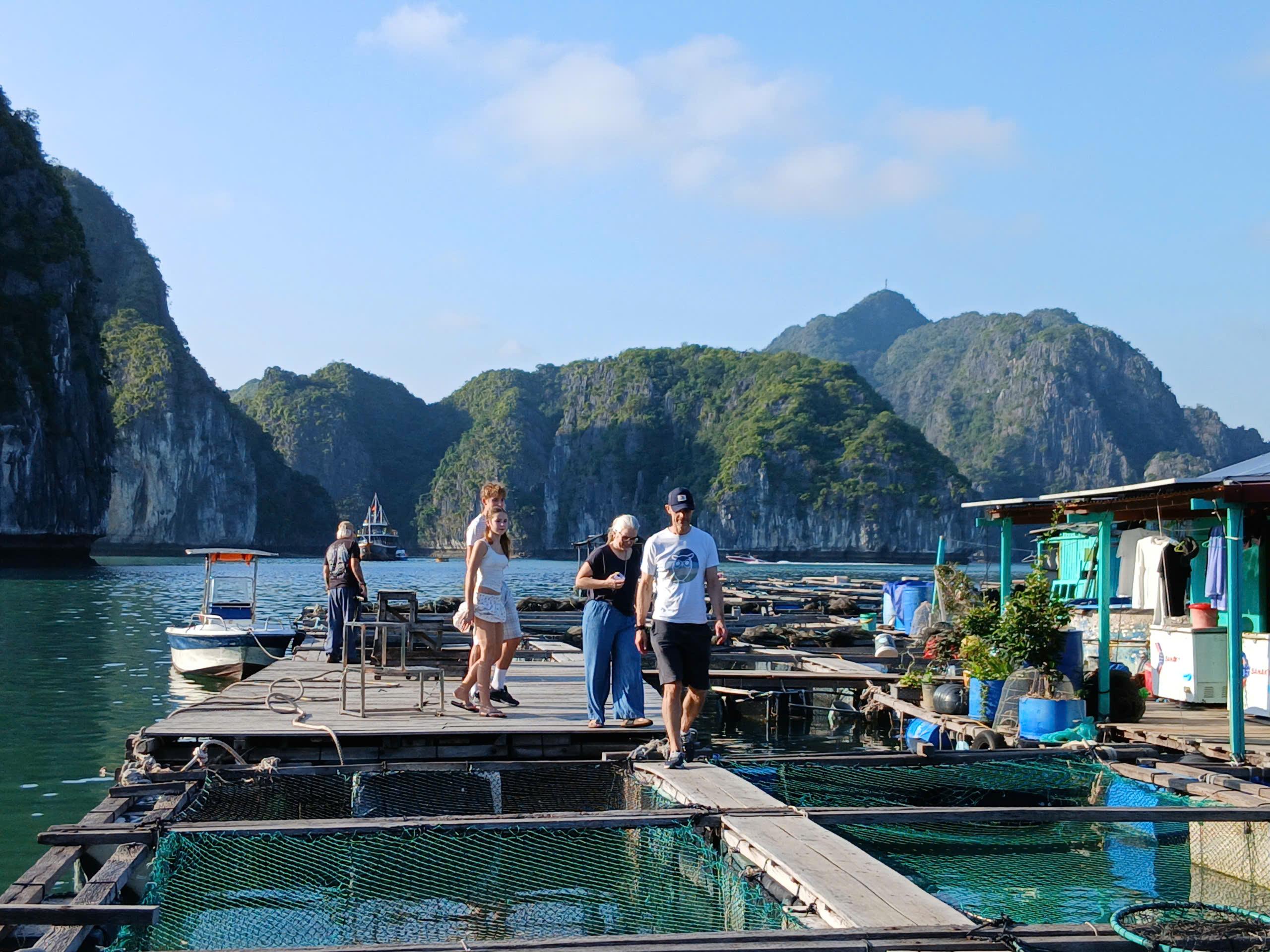 Full-Day Lan Ha Bay Cruise: Kayaking & Floating Villages from Hanoi or Cat Ba