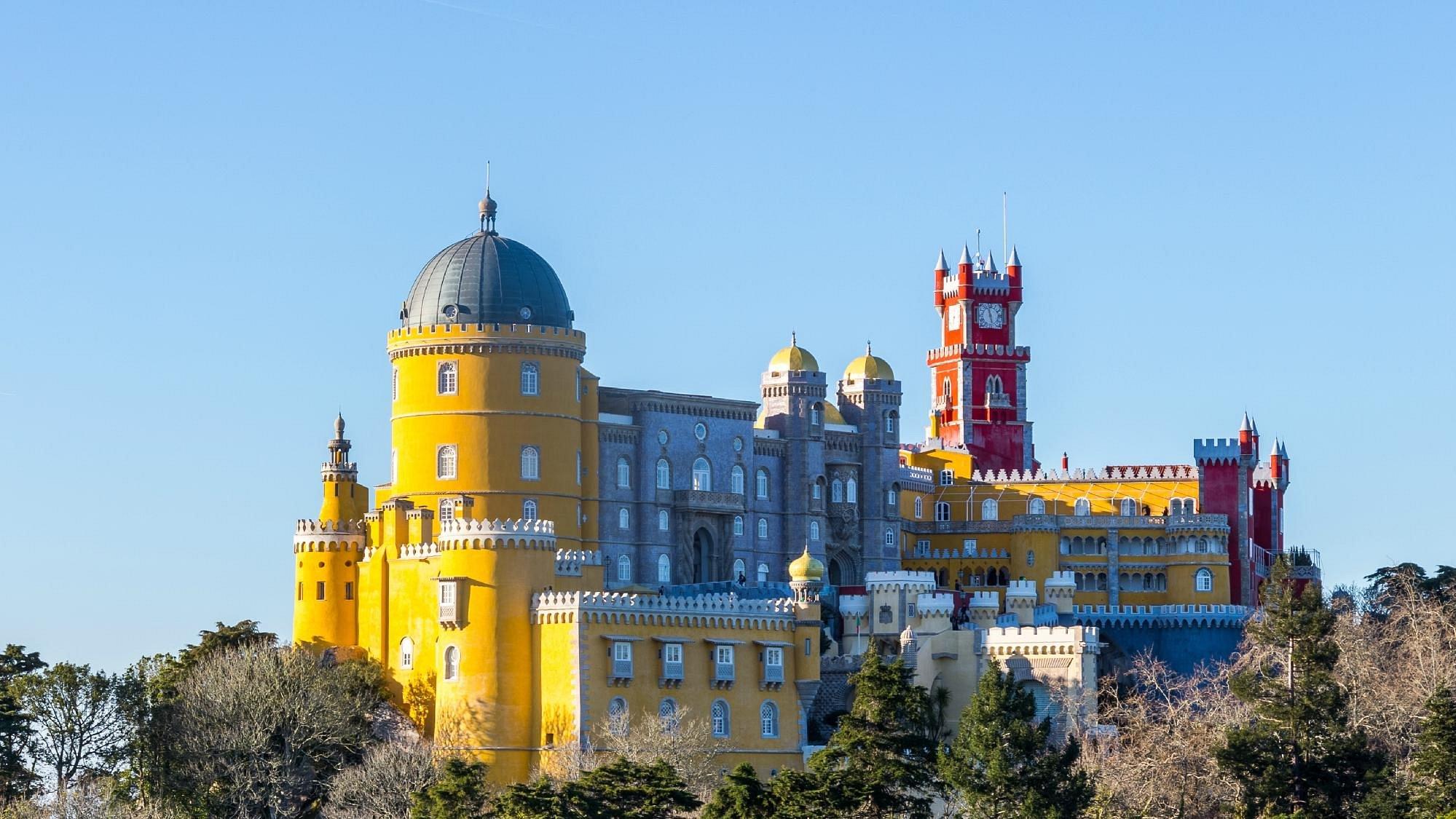 Private Sintra & Cascais Tour with Pena Palace Access