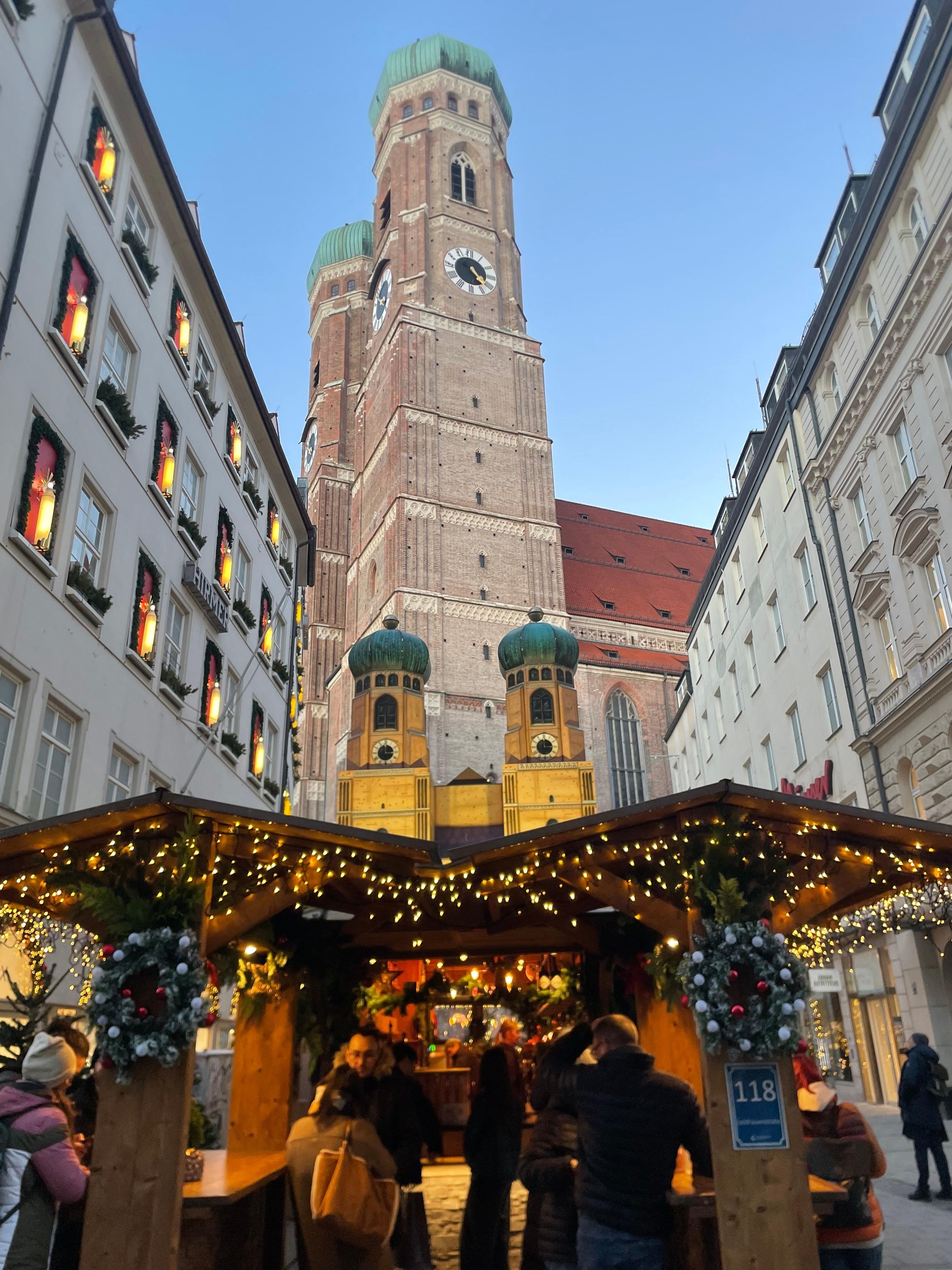 Premium Christmas Market Tour with Festive Drink & Souvenir
