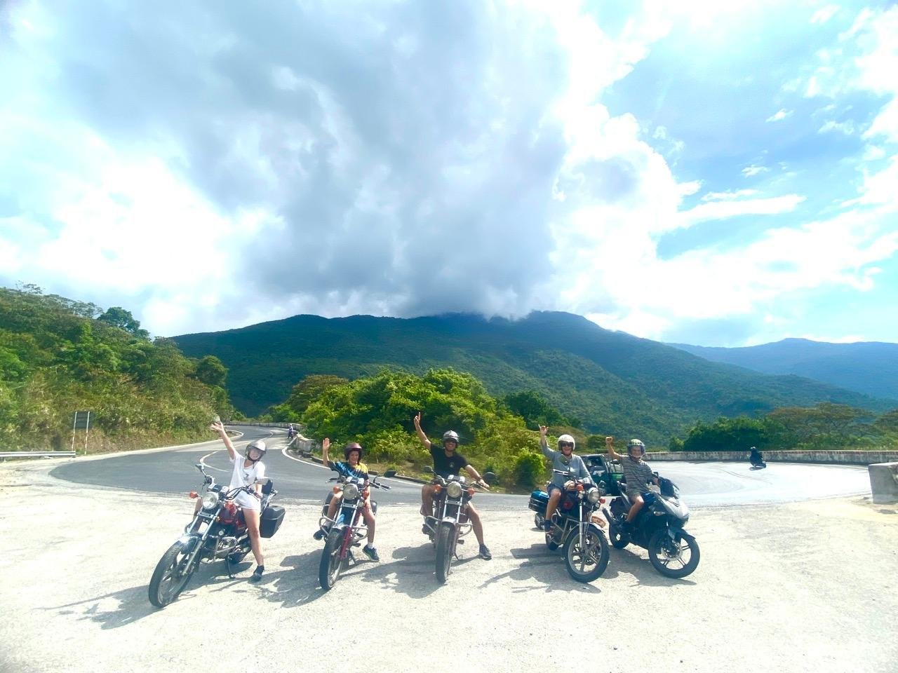 Hai Van Pass Motorbike Tour from Hoi An or Da Nang