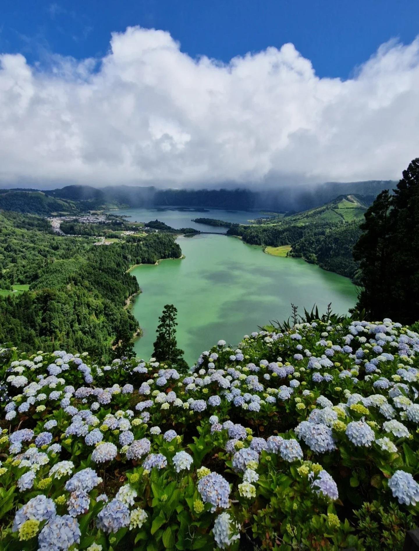 São Miguel Island: Sete Cidades & Lagoa do Fogo Volcano Tour with Local Lunch