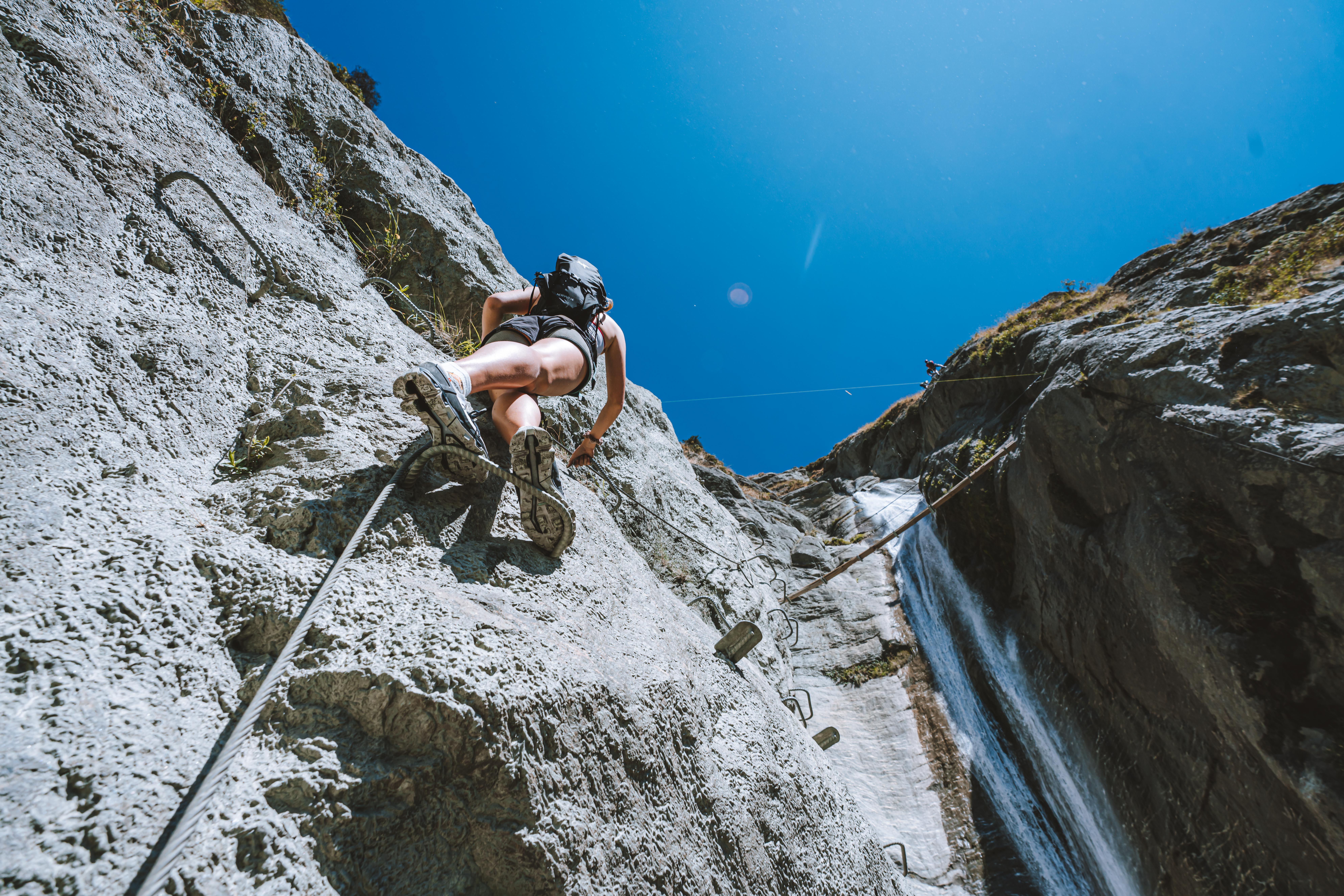 Wanaka: 4-Hour Intermediate Waterfall Cable Climb