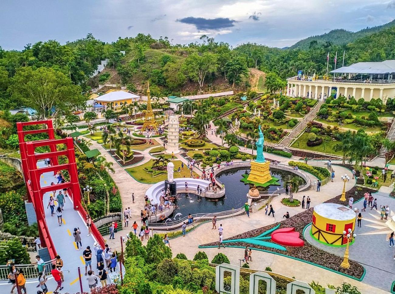 Bohol Countryside Private Day Tour from Cebu with Loboc River Lunch