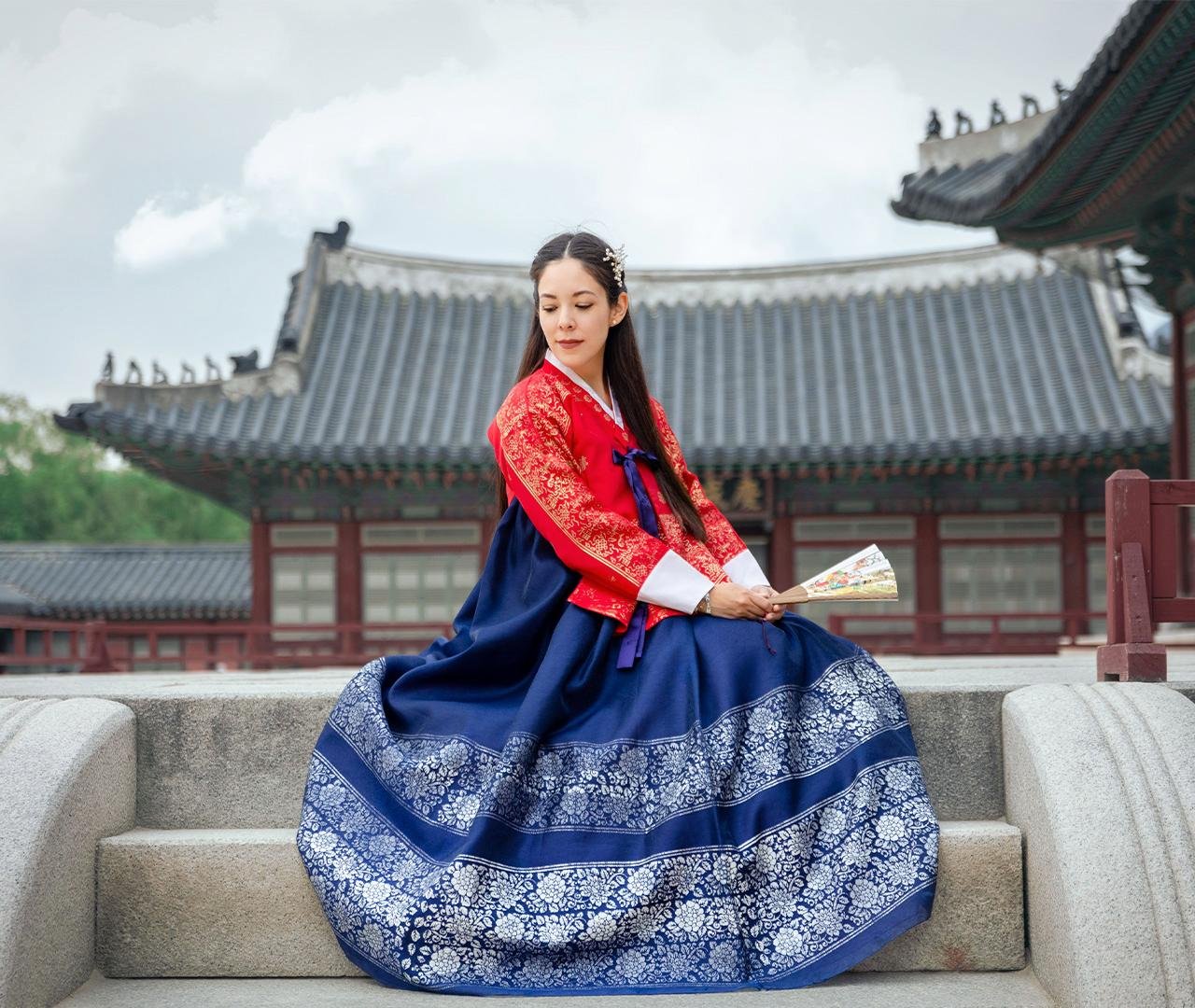 Seoul: Hanbok Rental with Gyeongbokgung Palace Entry — Seoul K-beauty experience photo 5