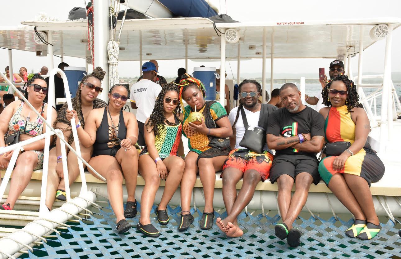 Negril Sunset Catamaran Party Cruise to Rick's Cafe