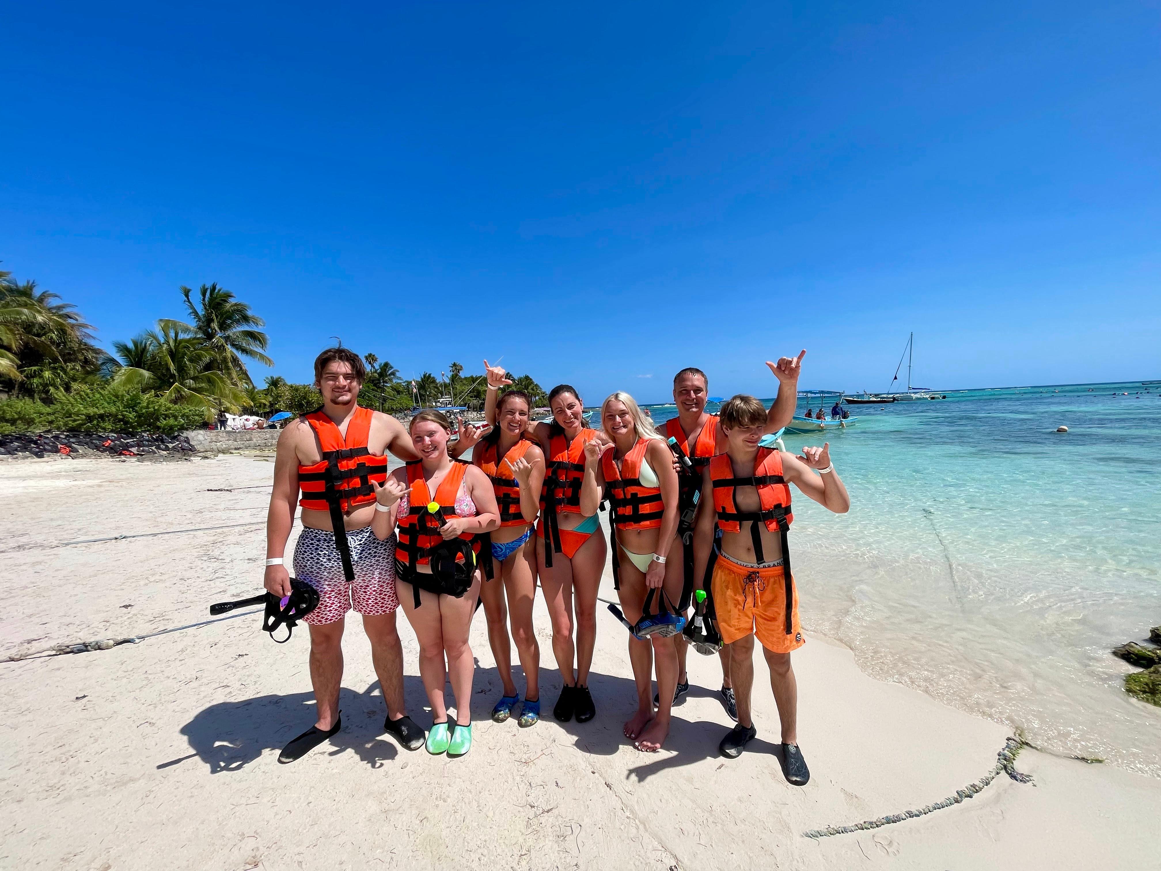 Akumal Private Day Tour: Sea Turtles, Cenote, Reef & Lunch