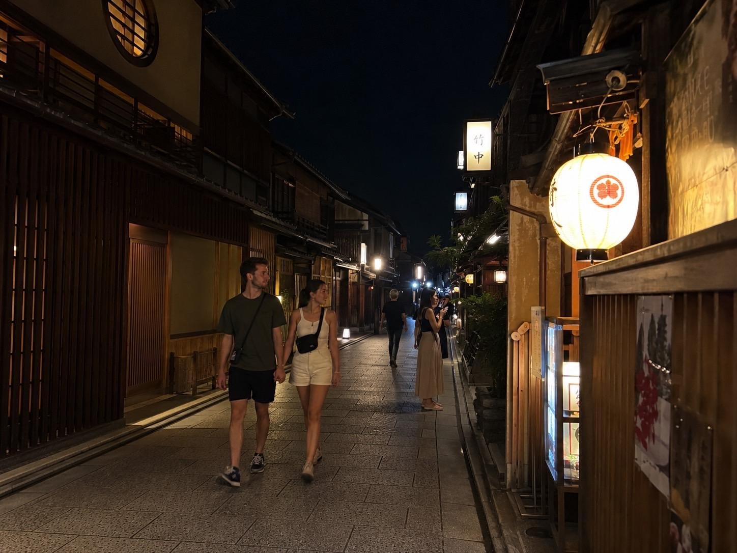 Tour privado a pie por Kioto al atardecer: Gion, Pontocho y el santuario Yasaka
