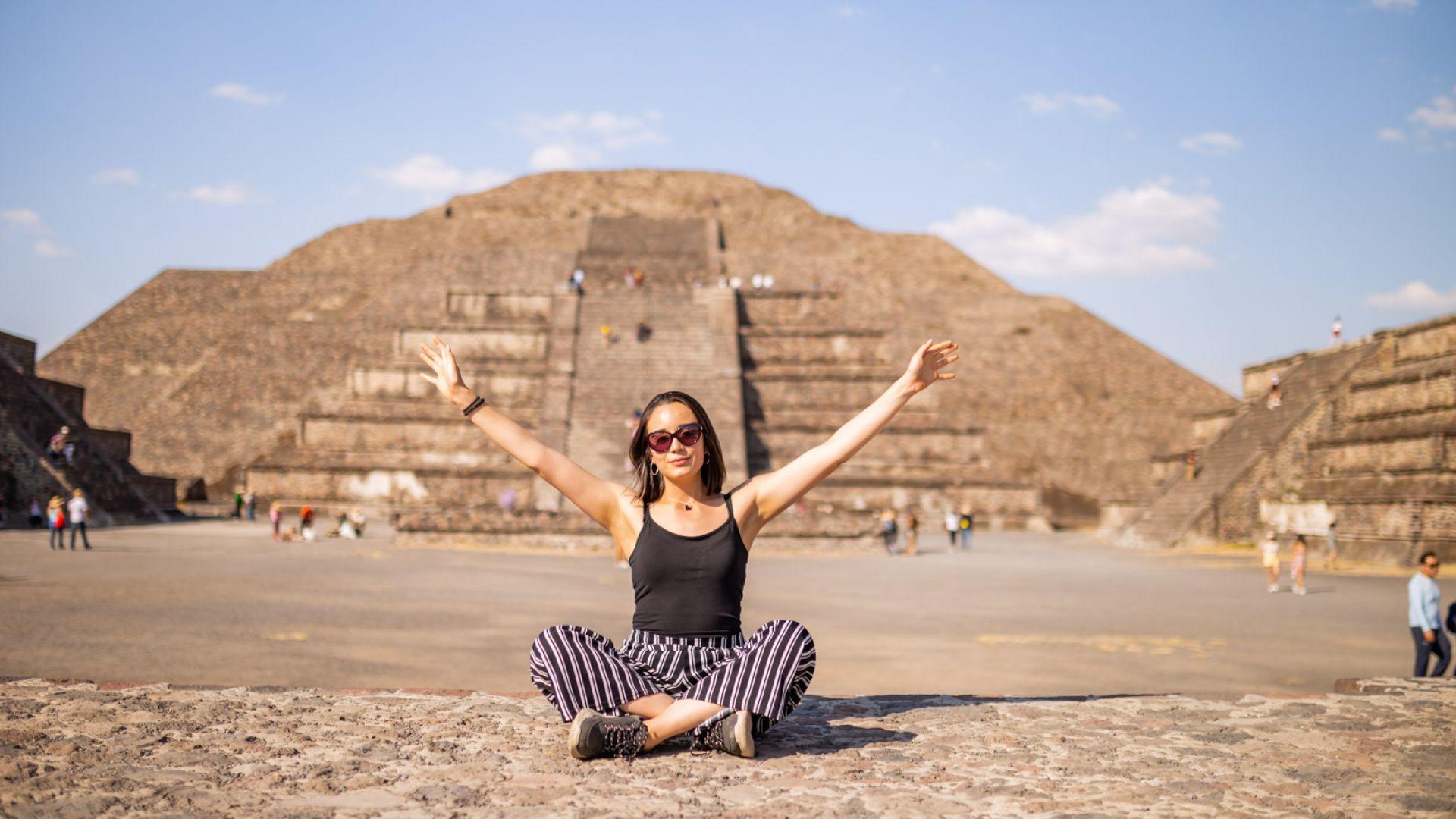 Teotihuacan Pyramids and Sacred Cave Tour from Mexico City