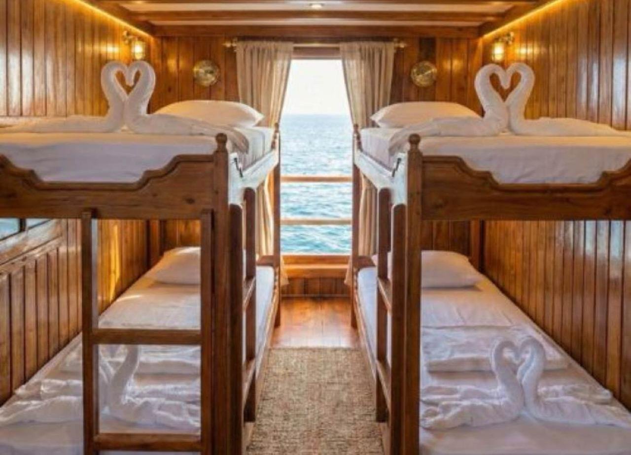 Lombok to Komodo: 4-Day Liveaboard Sailing Adventure
