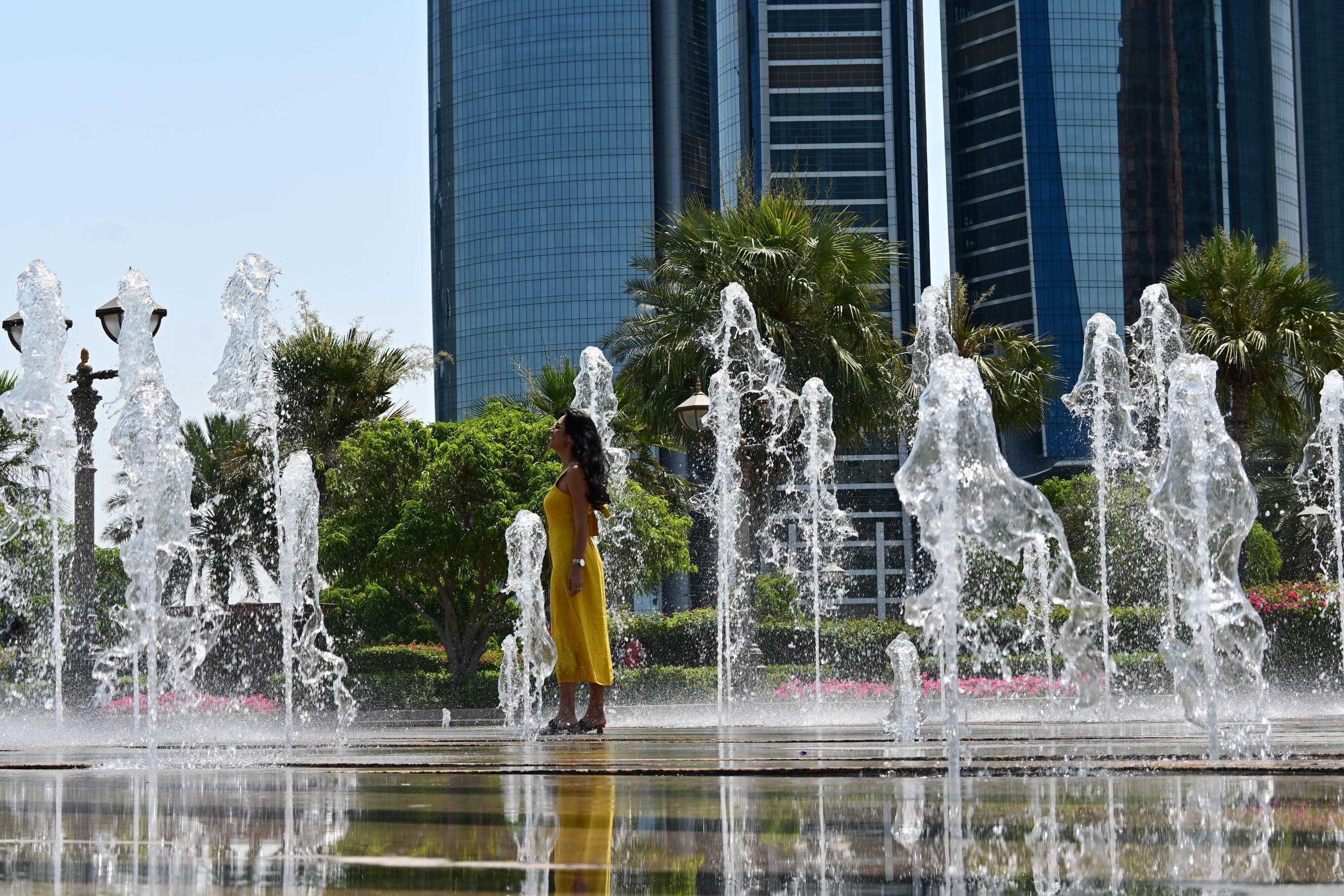 Abu Dhabi Day Trip from Dubai with Warner Bros. World Ticket