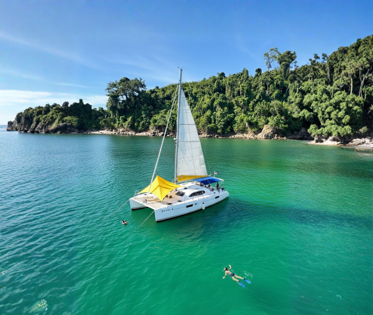 Kota Kinabalu Catamaran Sailing & Snorkel Tour with Meal