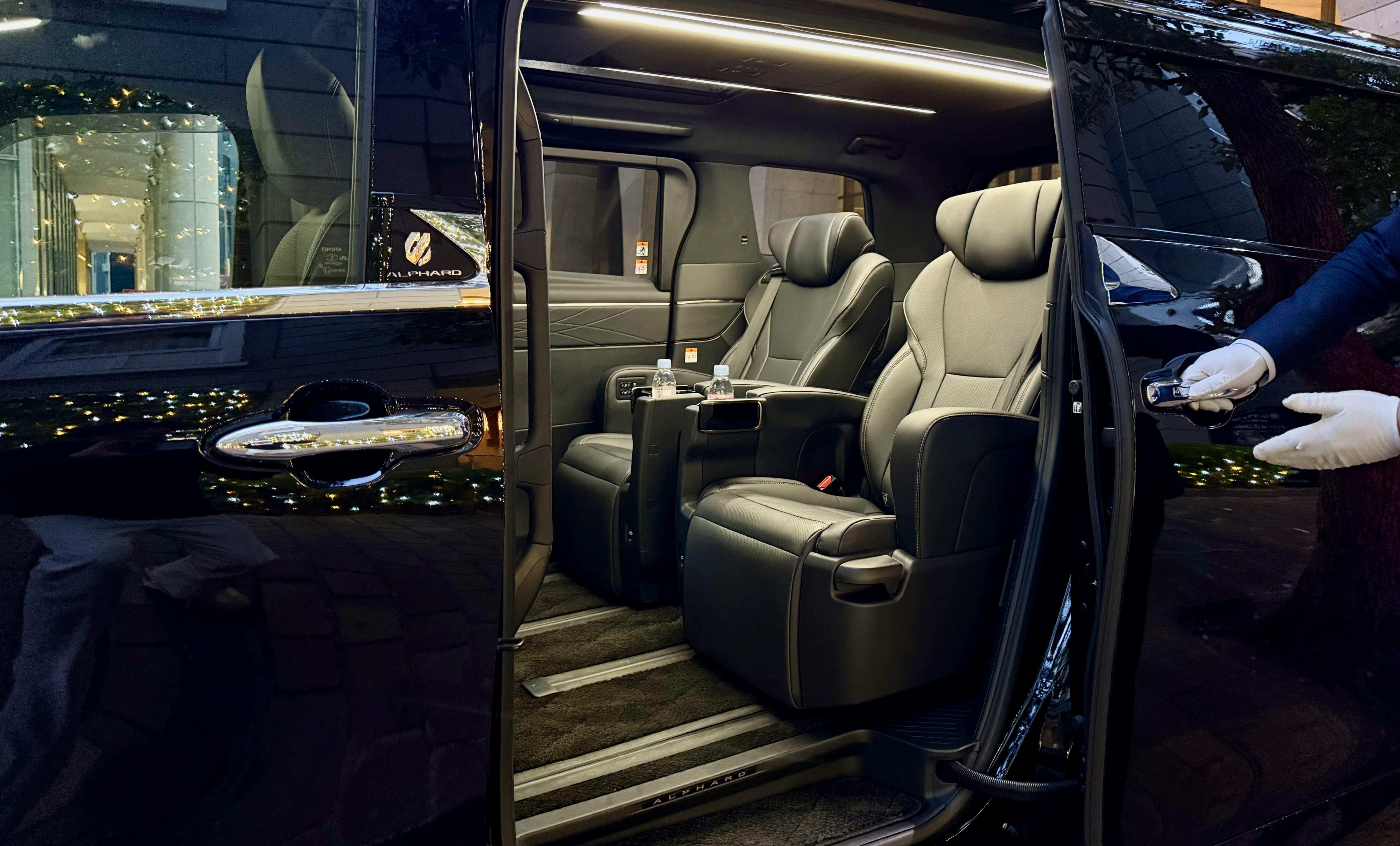 Haneda Airport Private Luxury Transfer To/From Tokyo City