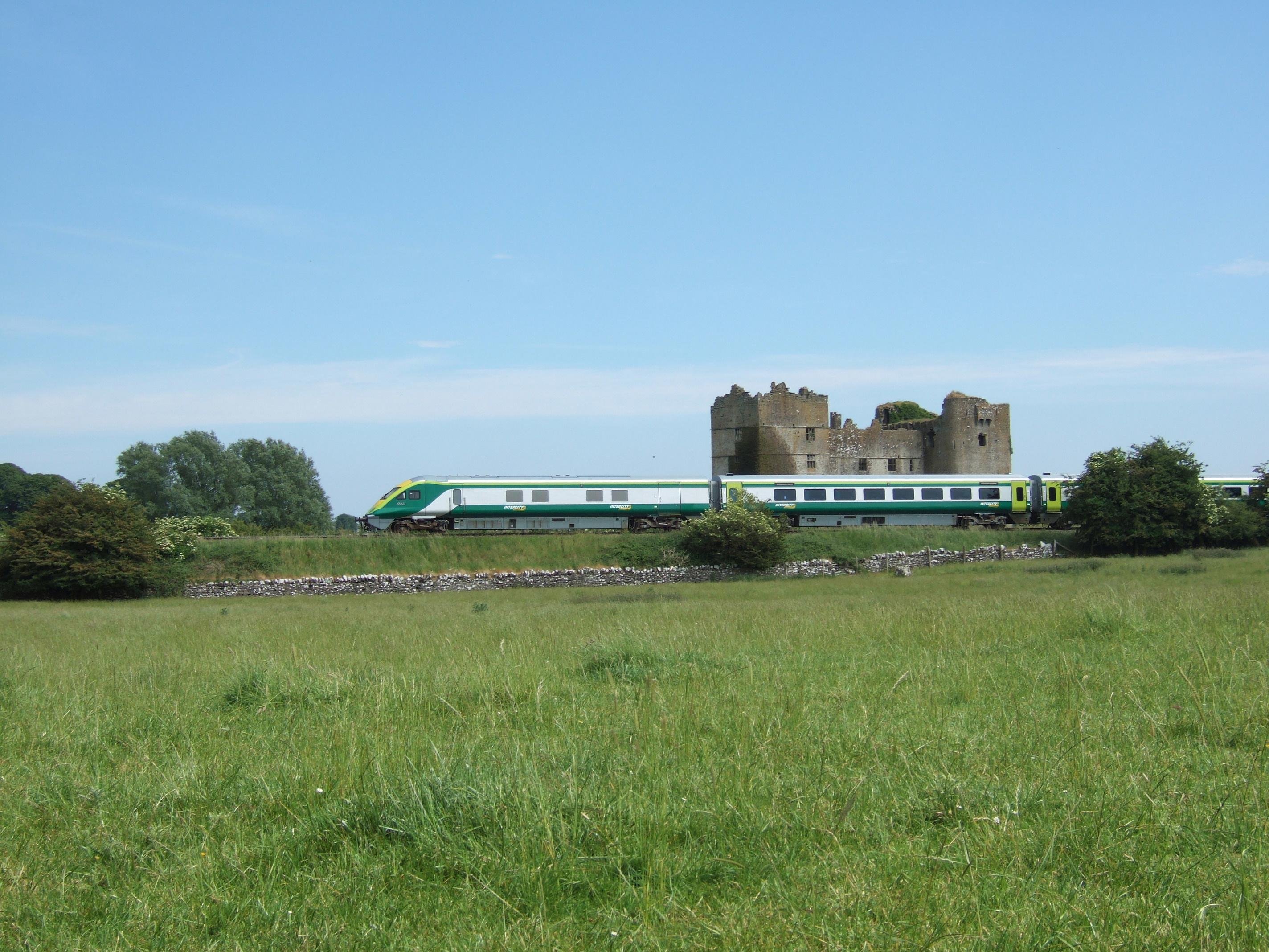 Rail Tour: The Cliffs of Moher & Bunratty Castle Tour