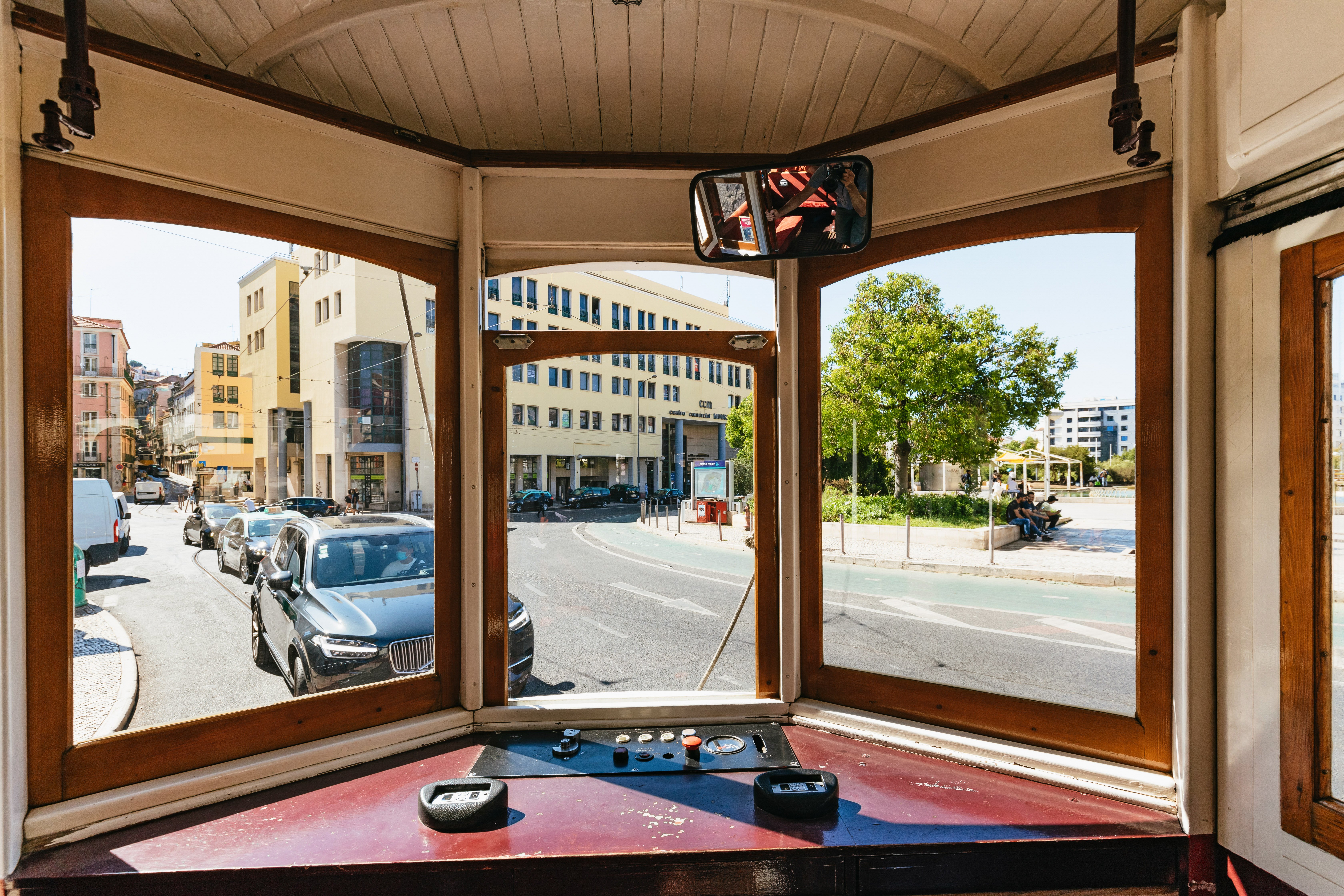 Lisbon 72/96-Hour Hop-On Hop-Off Bus, Tram & Boat Pass
