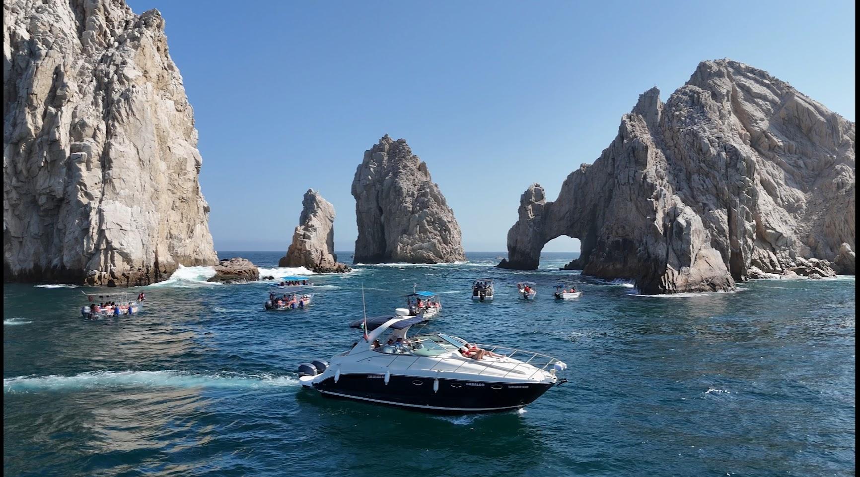 Cabo Private Yacht Experience: Arch, Snorkeling & Gourmet Bites