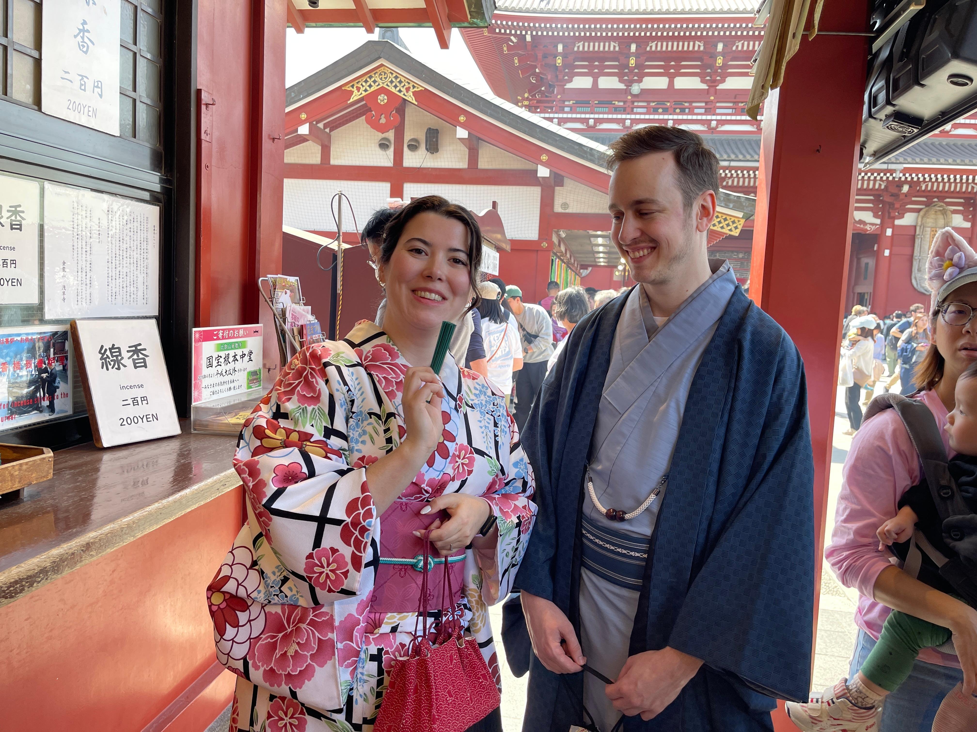 Guided Tour of Walking and Photography in Asakusa in kimono