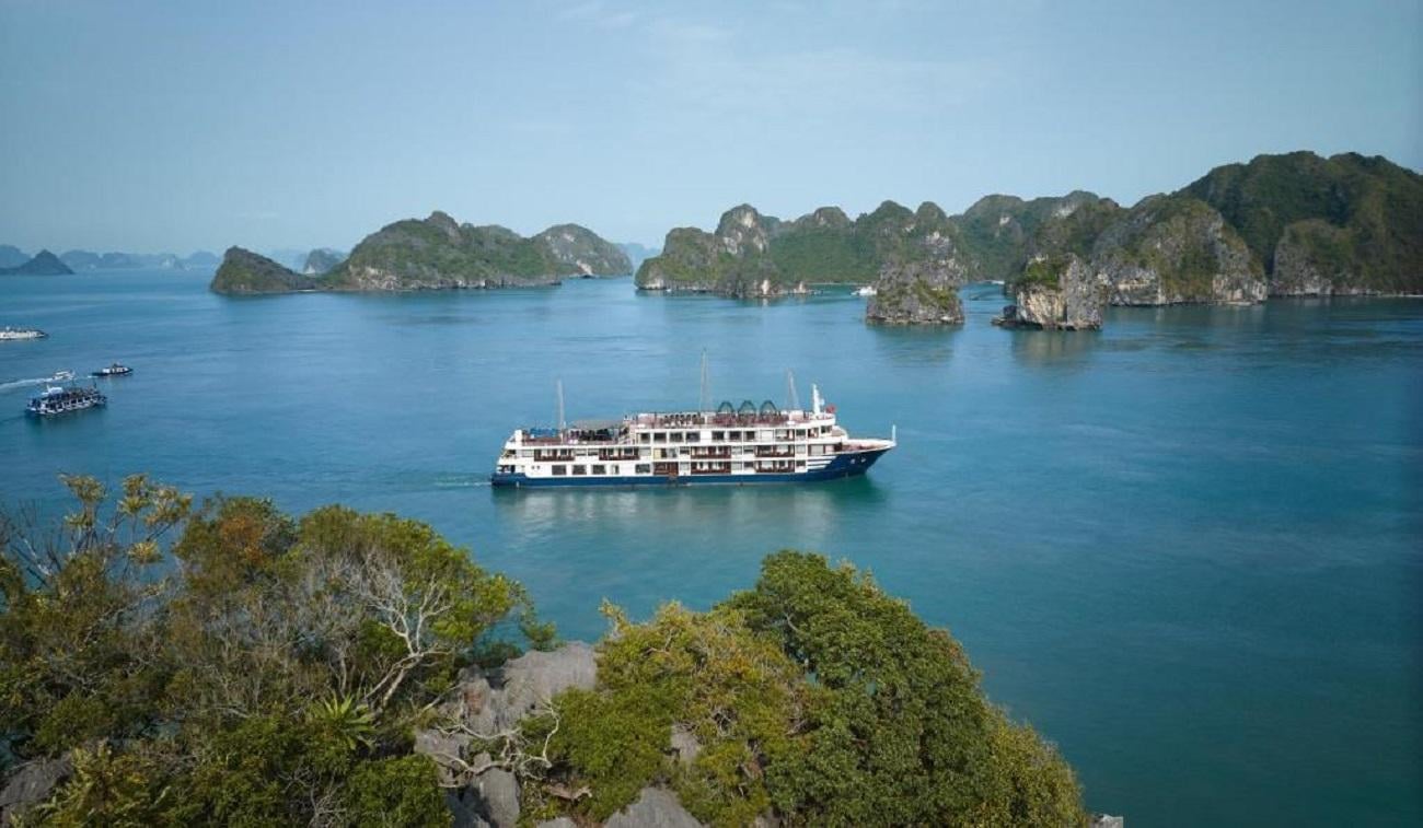 Ha Long & Lan Ha Bay 2-Day 5-Star Balcony Cruise