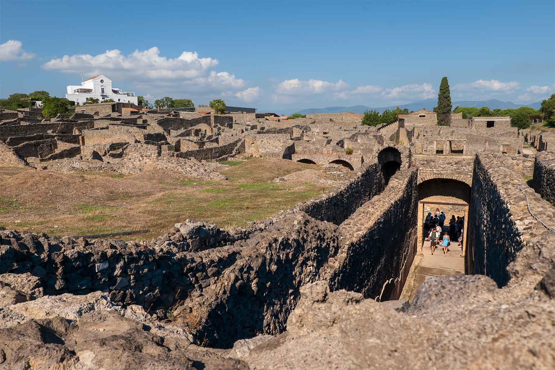 Pompeii Skip-the-Line Entry with Mobile Guide