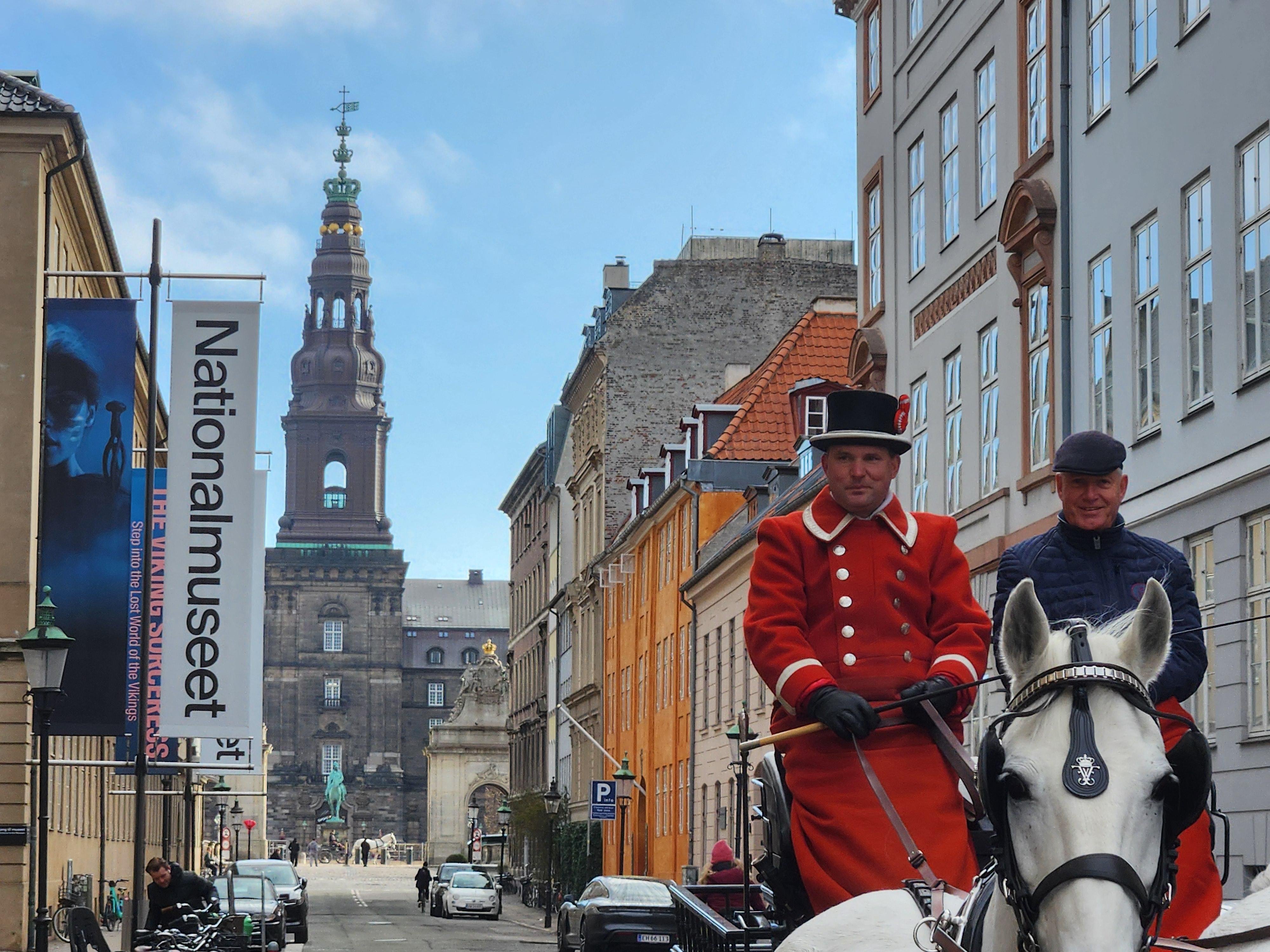 Walk & Canal Tour: Copenhagen Highlights + Changing of Guard