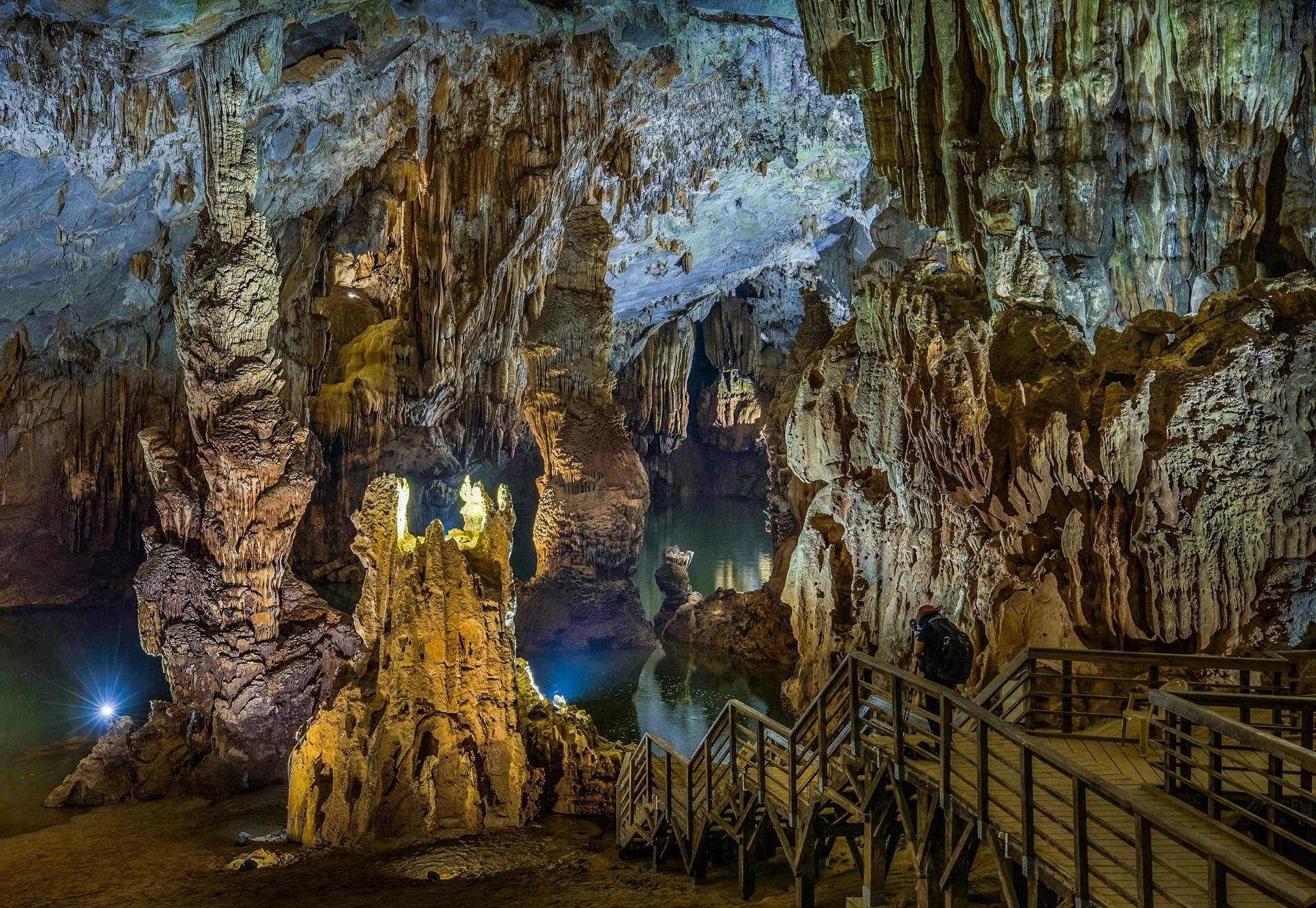 From Dong Hoi: Paradise Cave, Phong Nha Cave Tour, and Lunch