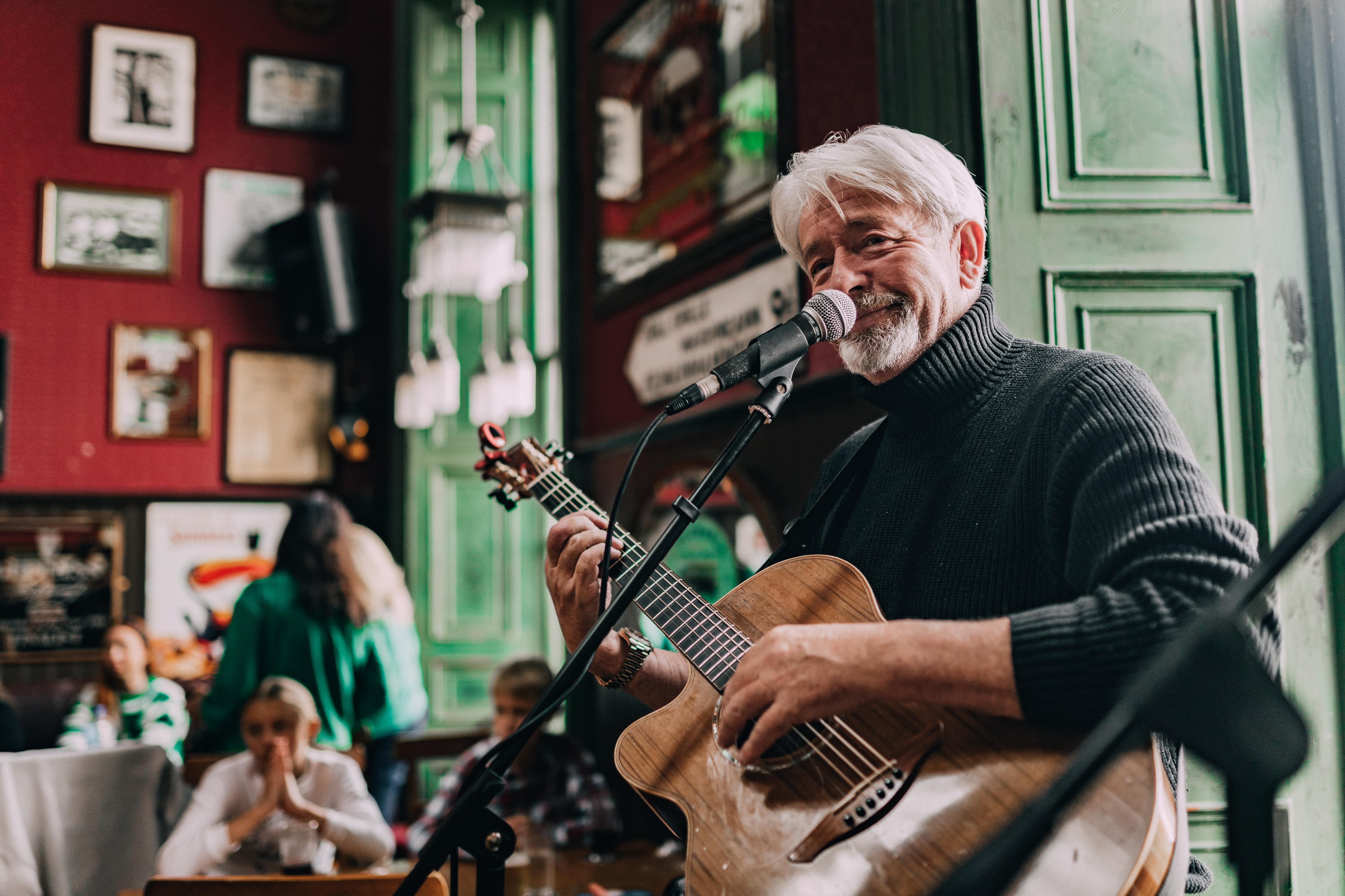 Dublin: Traditional Irish Dinner, Music & Dance Show