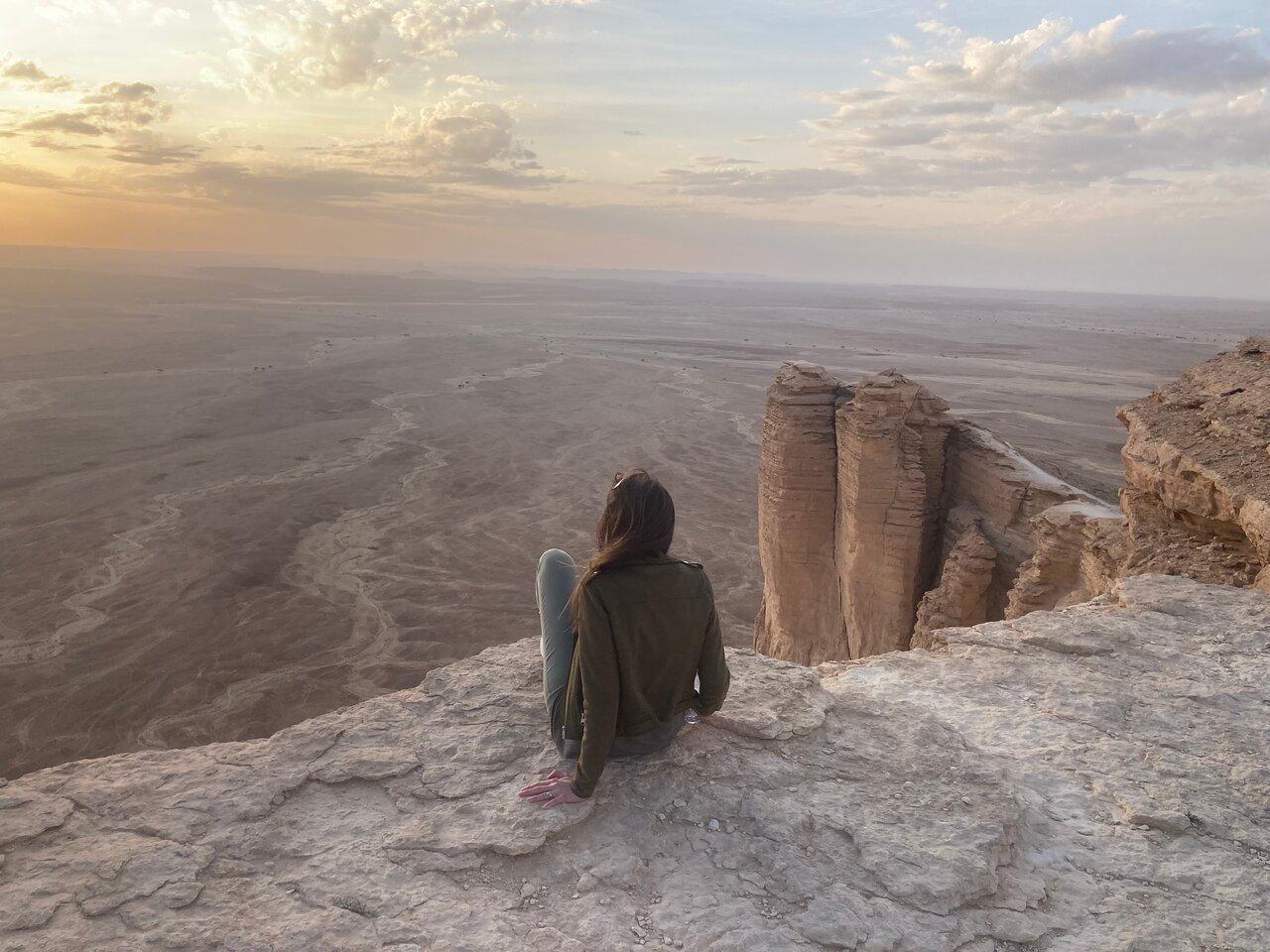 Riyadh: Edge of the World & Bat Cave Adventure