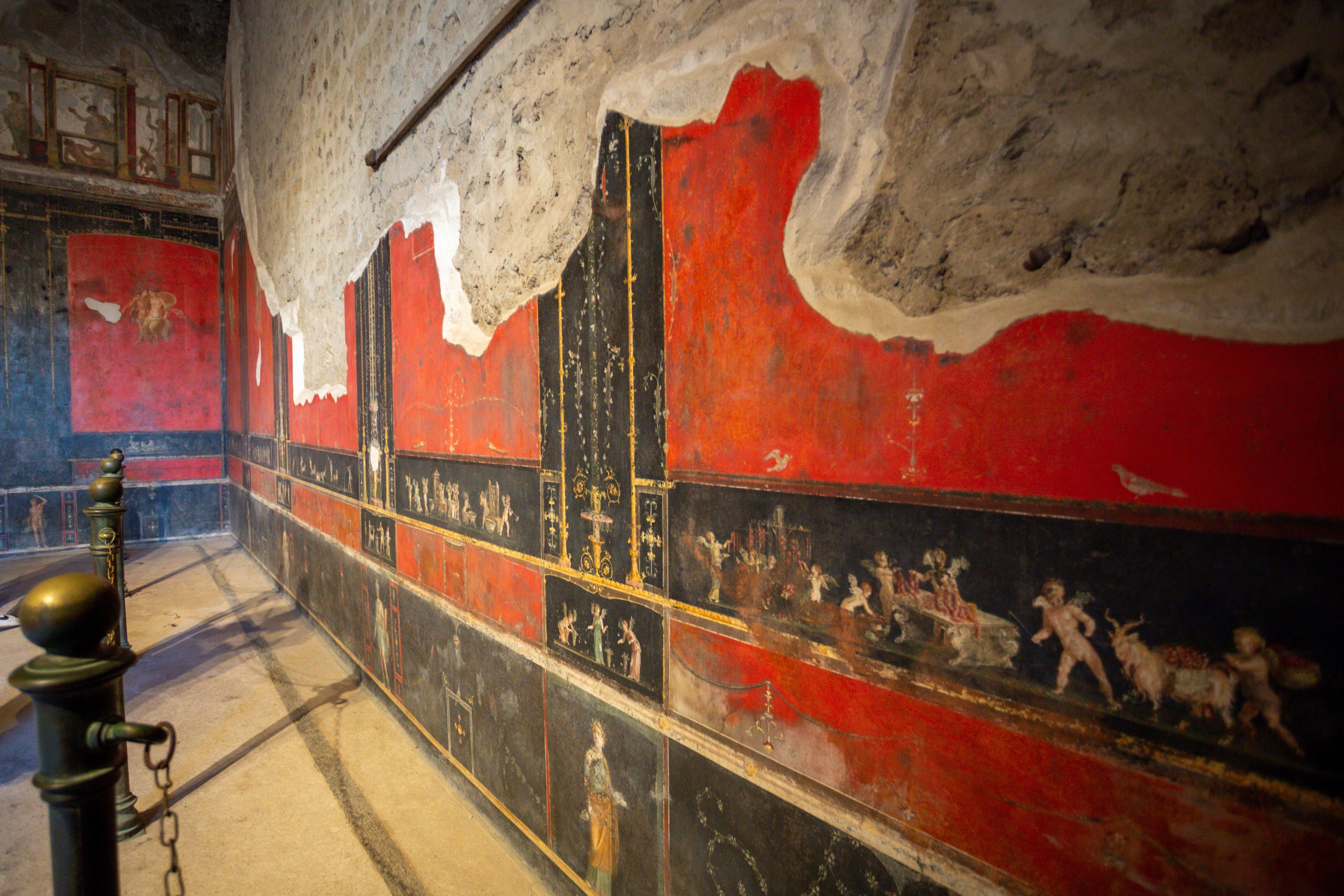 Pompeii & Vesuvius Small-Group Experience with Lunch from Naples