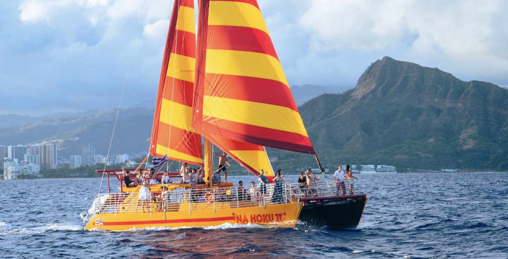 90-Minute Sunset Catamaran Cruise in Honolulu