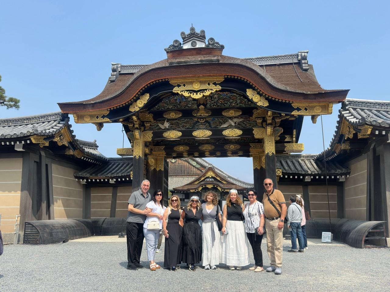 Osaka Custom Private Tour by Luxury Vehicle